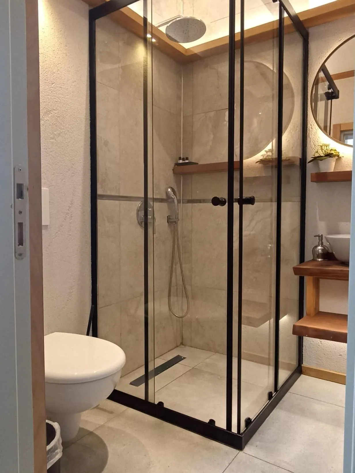 Shower in M Suite