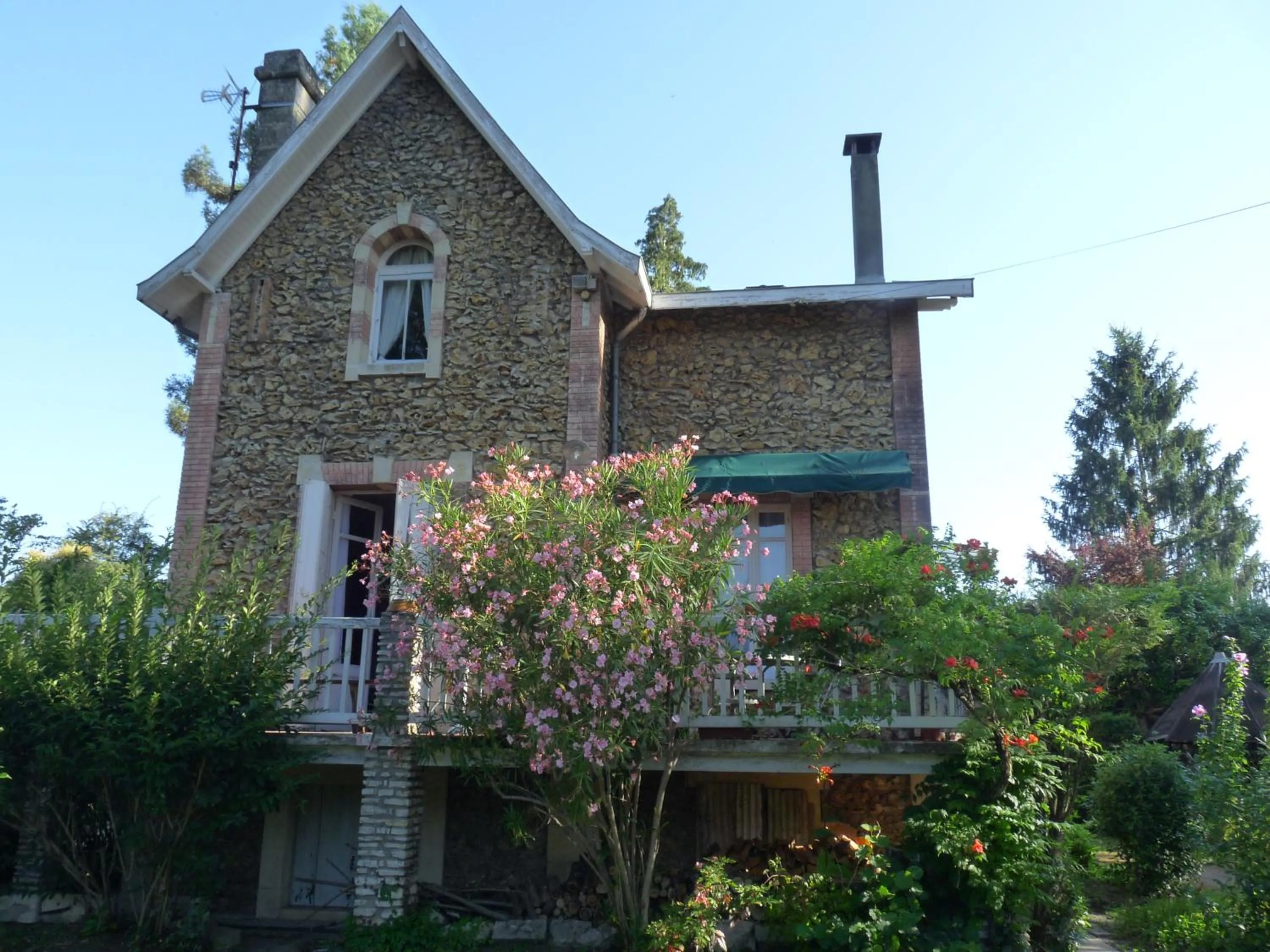 Property building in Le point d'orgue