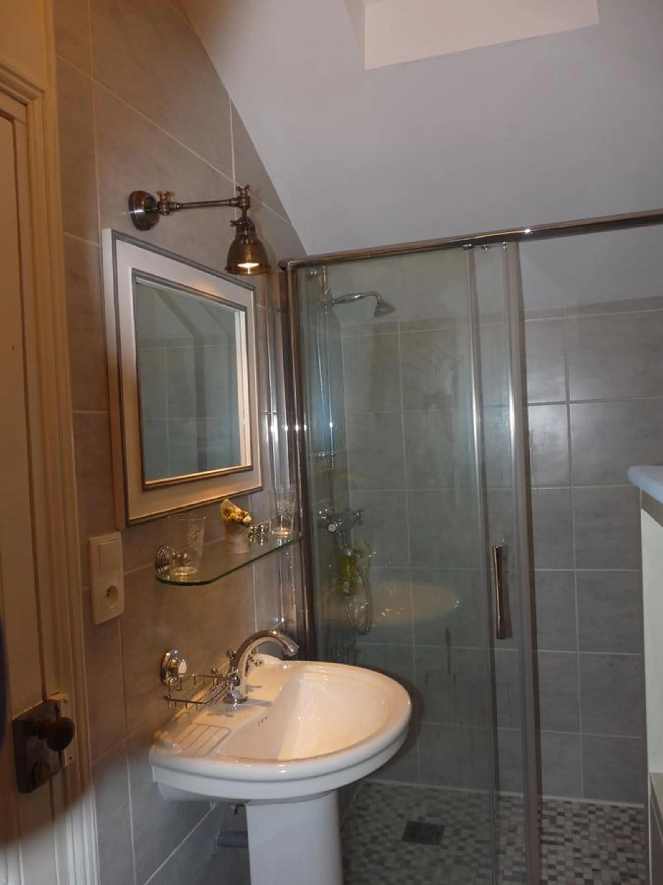 Shower in Le point d'orgue