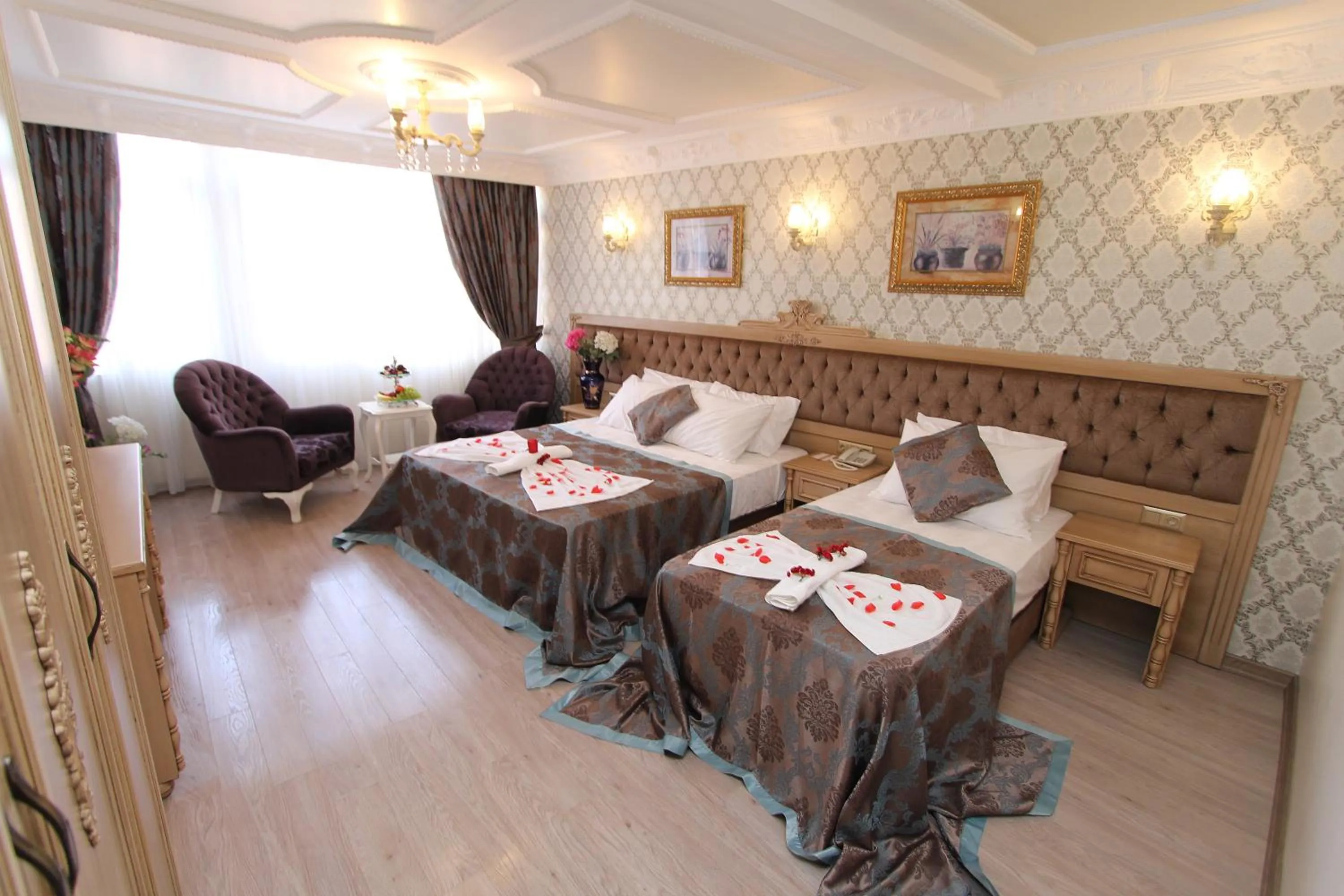 Photo of the whole room, Bed in Apple Tree Hotel