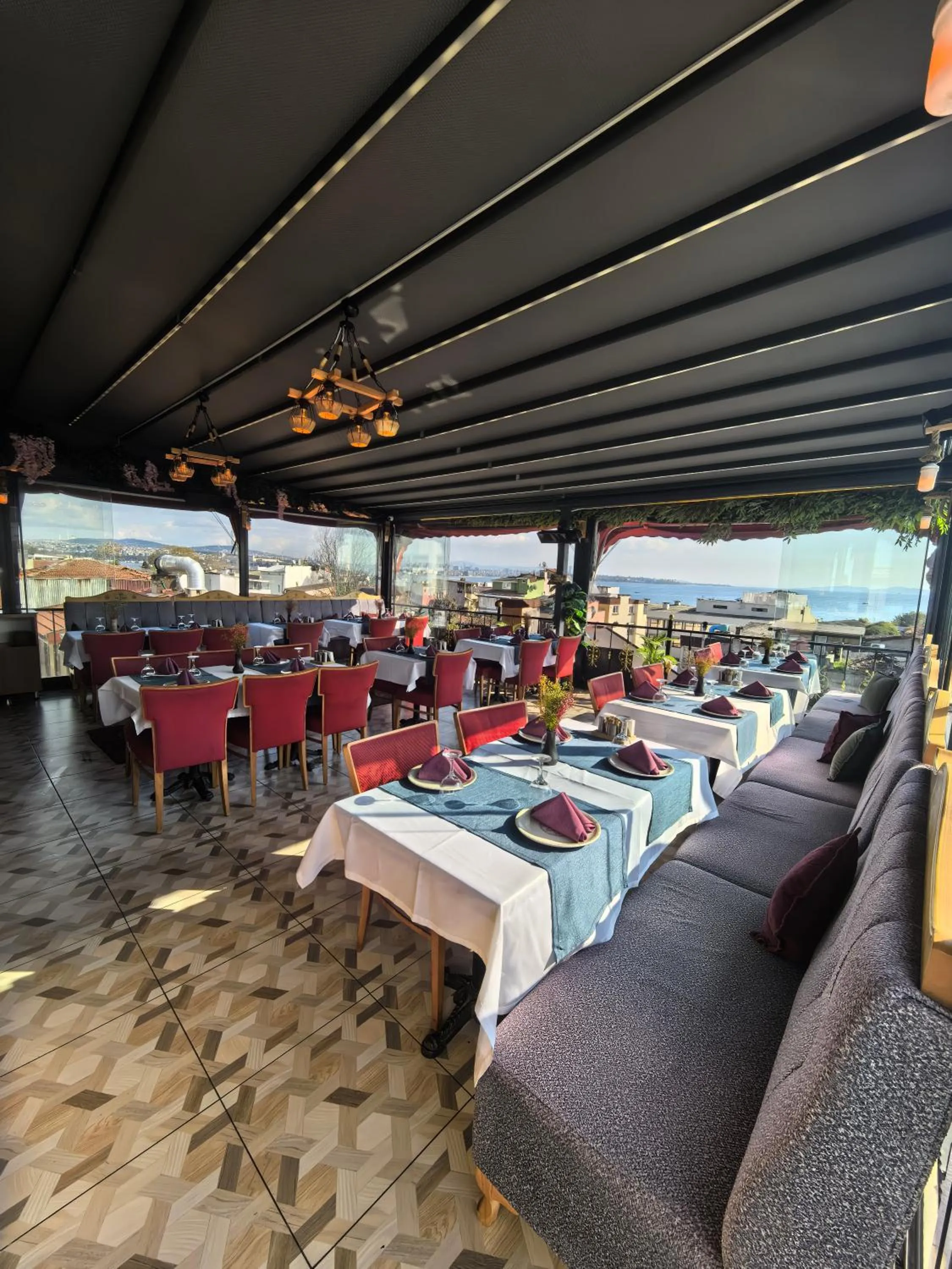 Restaurant/places to eat in Apple Tree Hotel