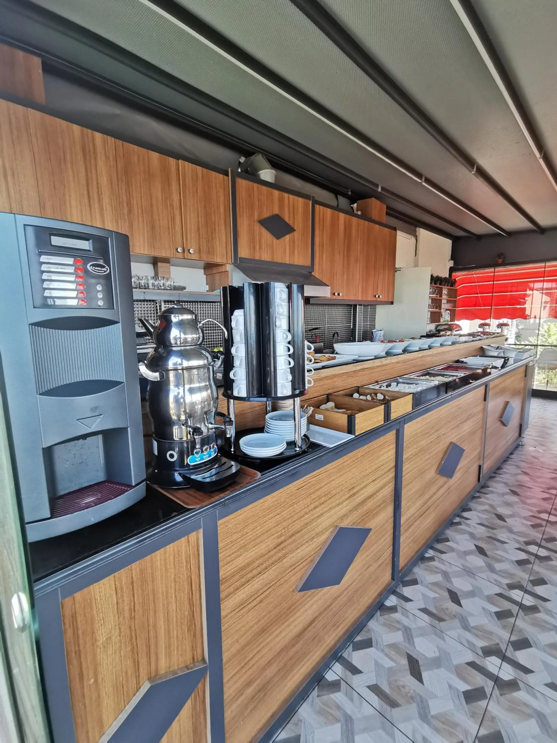 Restaurant/places to eat in Apple Tree Hotel