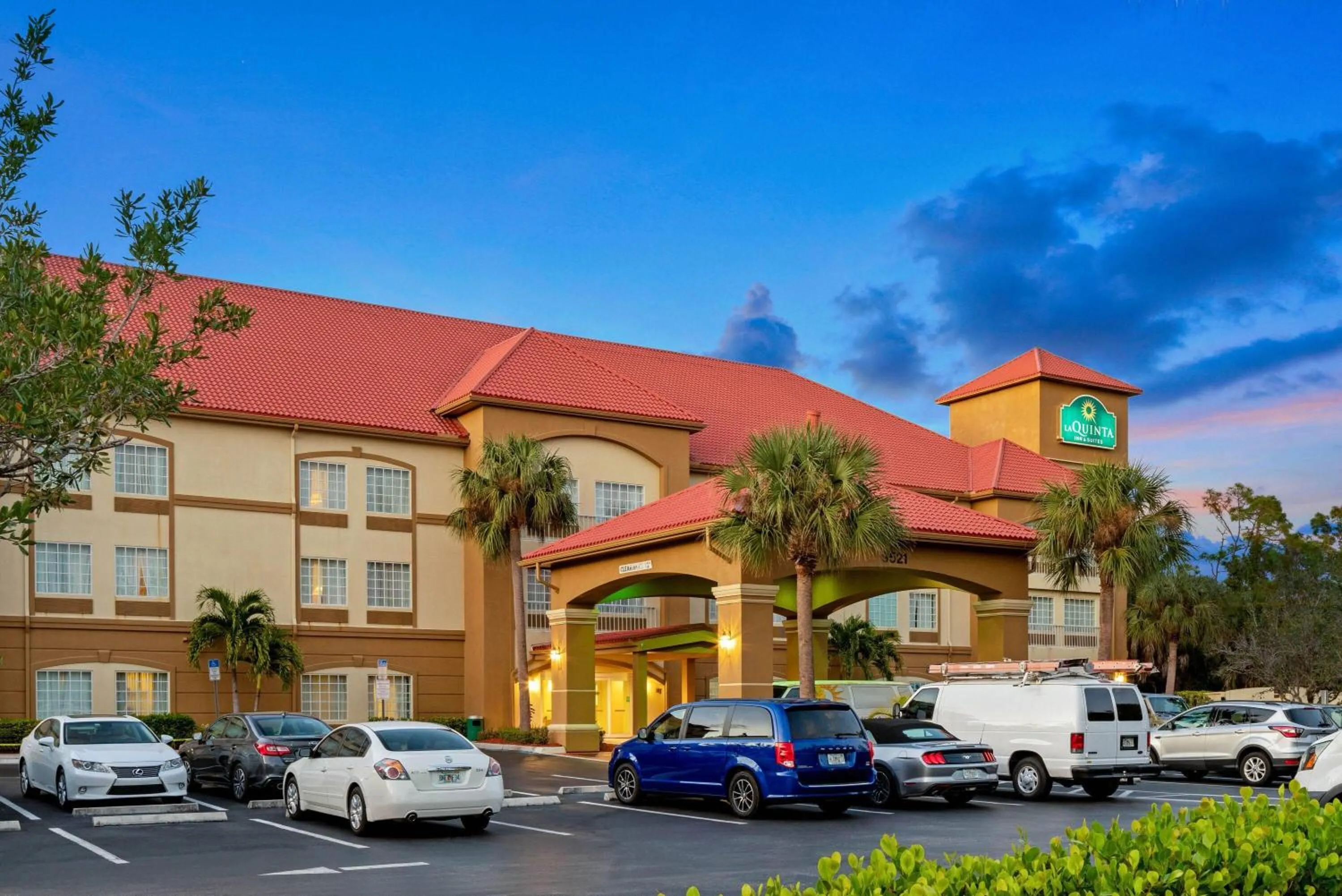 Property building in La Quinta Inn and Suites Fort Myers I-75