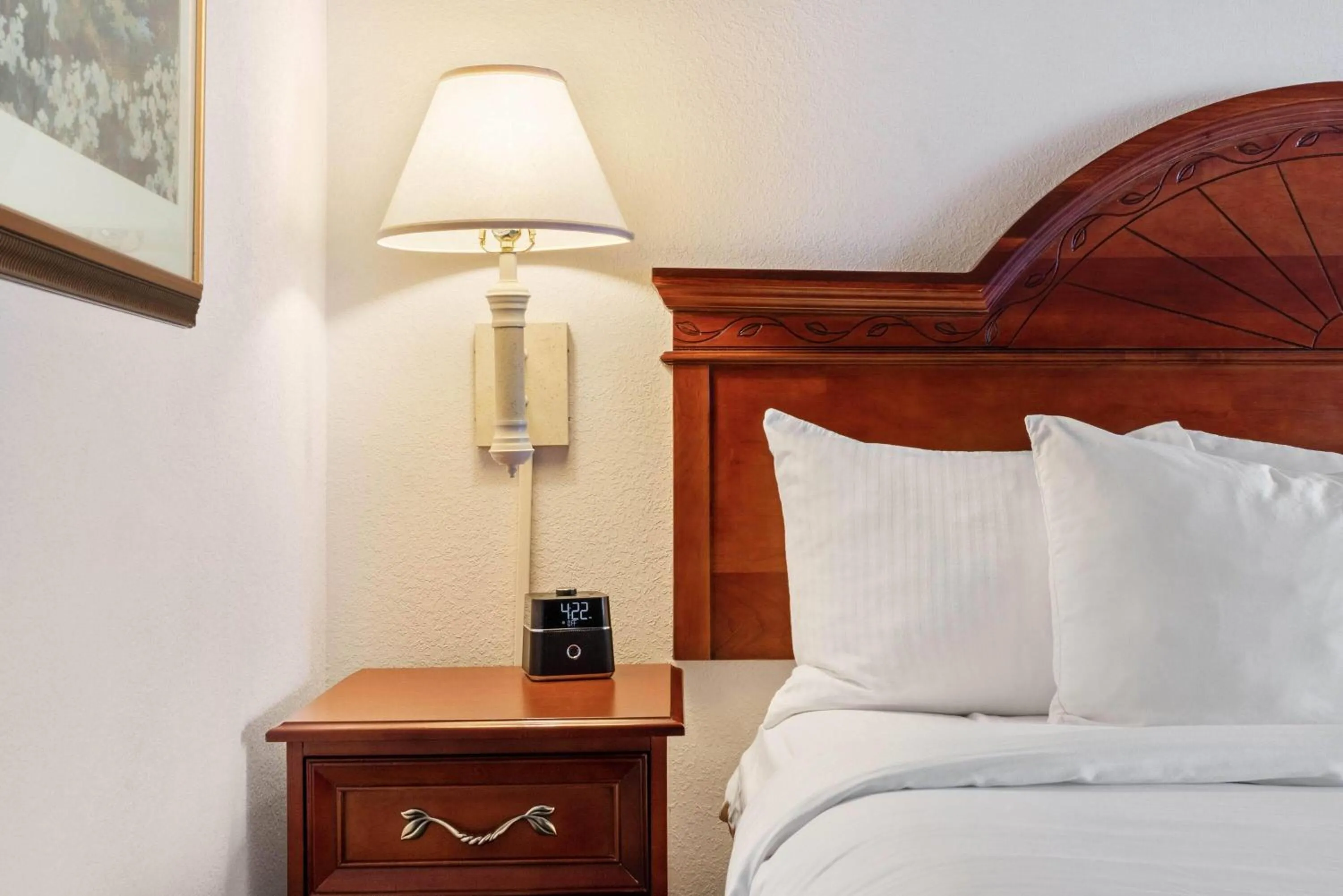 Photo of the whole room, Bed in La Quinta Inn and Suites Fort Myers I-75