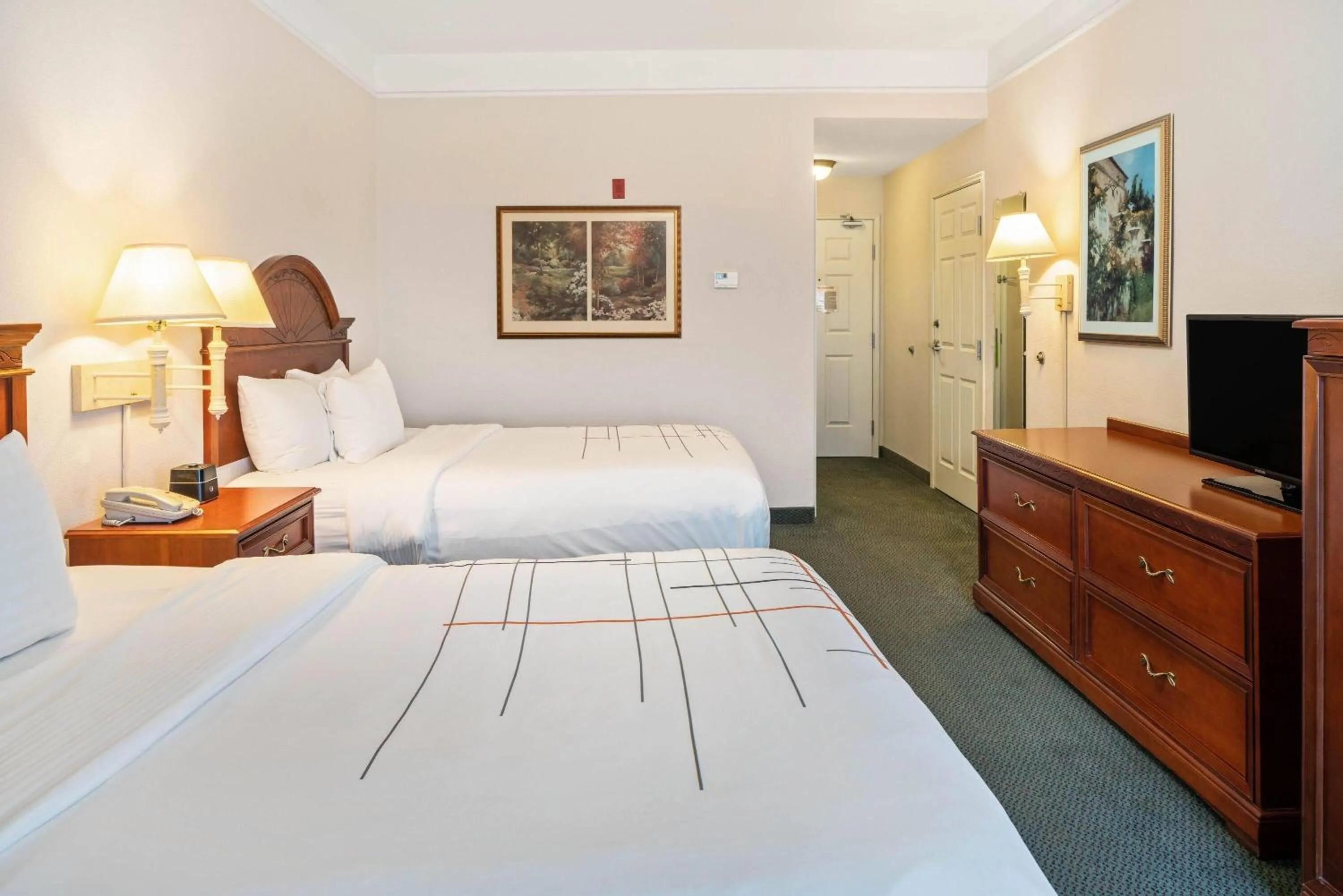 Photo of the whole room, Bed in La Quinta Inn and Suites Fort Myers I-75