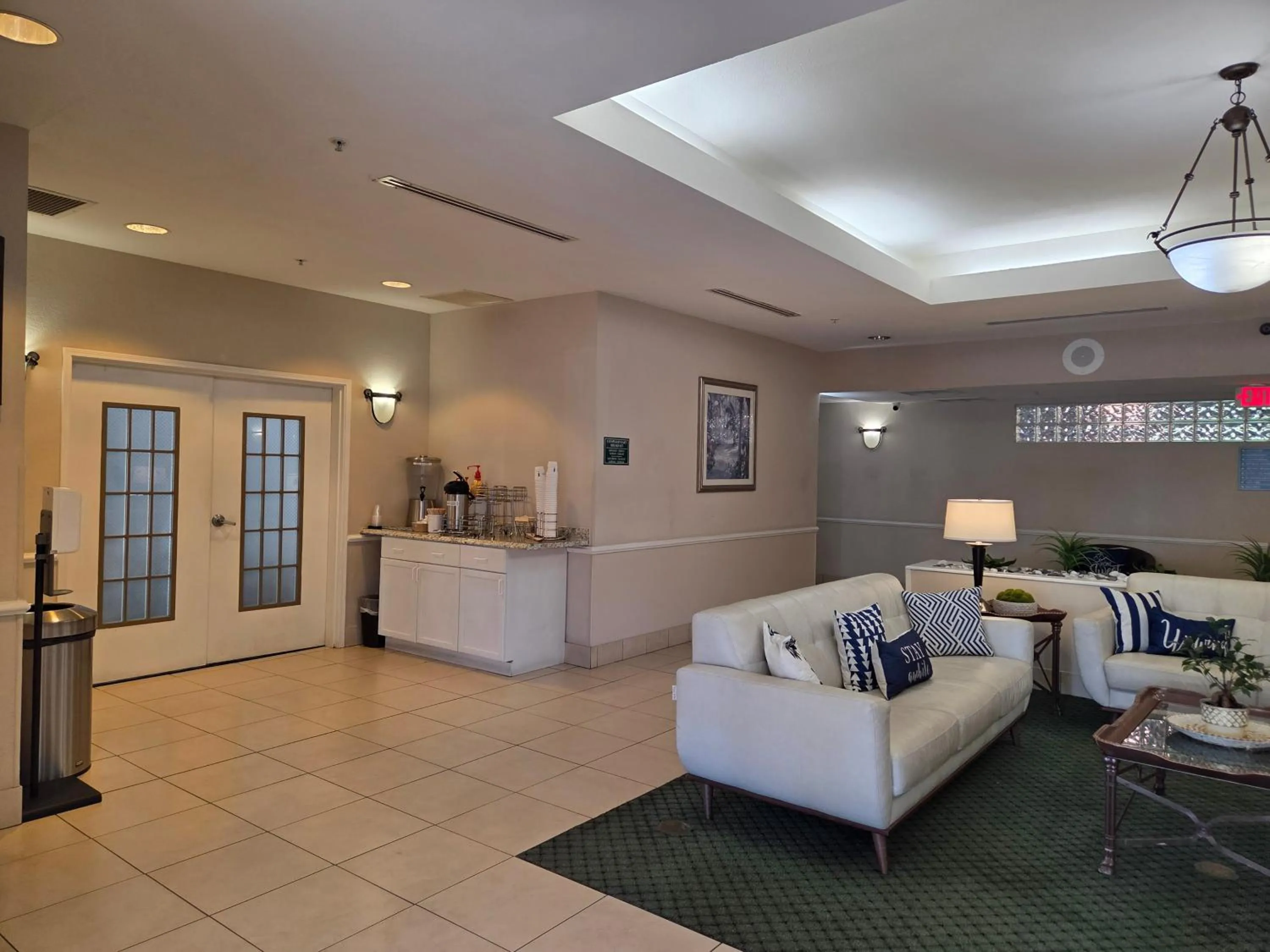 Lobby or reception in La Quinta Inn and Suites Fort Myers I-75