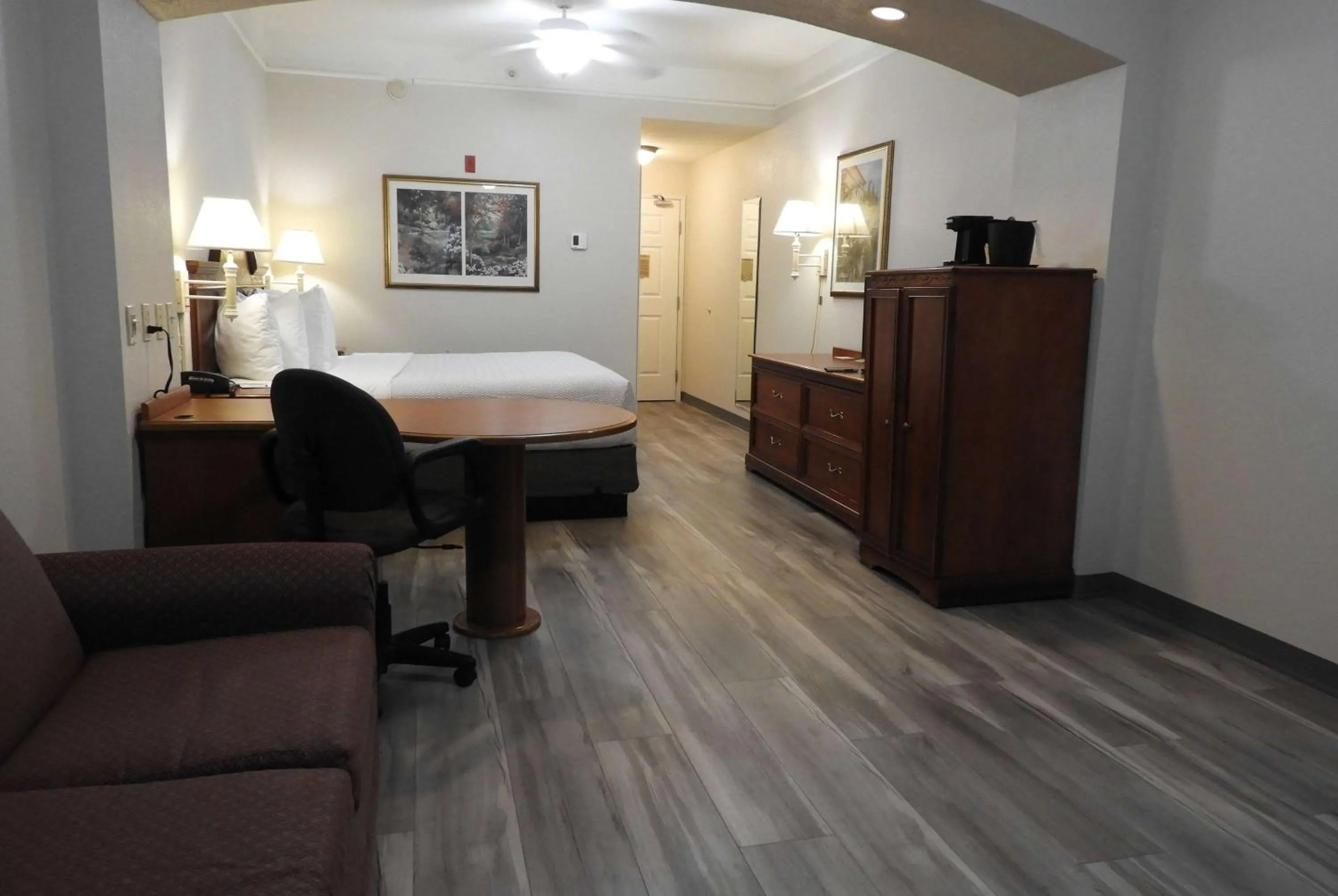 Photo of the whole room in La Quinta Inn and Suites Fort Myers I-75