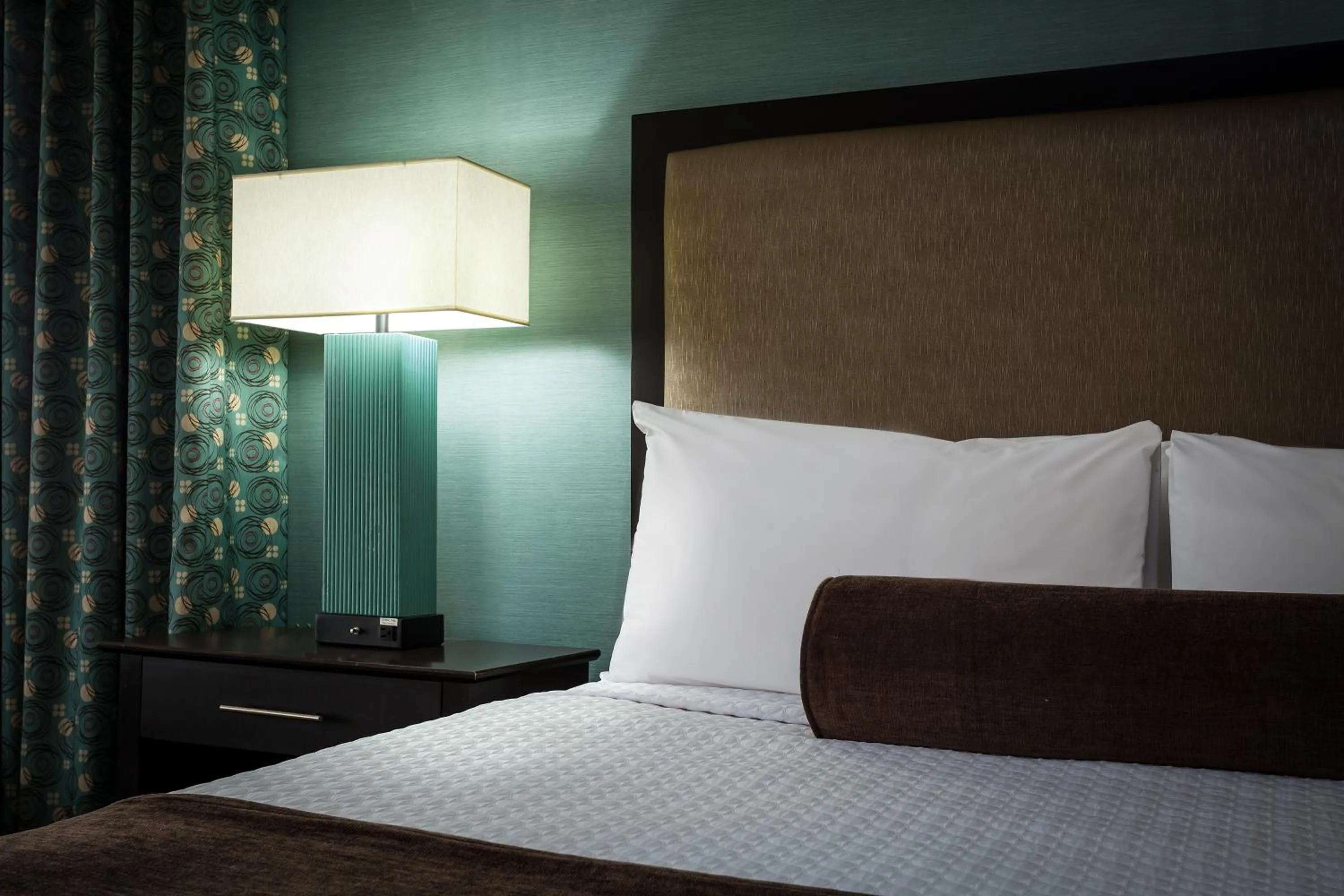 Bed in Crowne Plaza Anchorage-Midtown by IHG