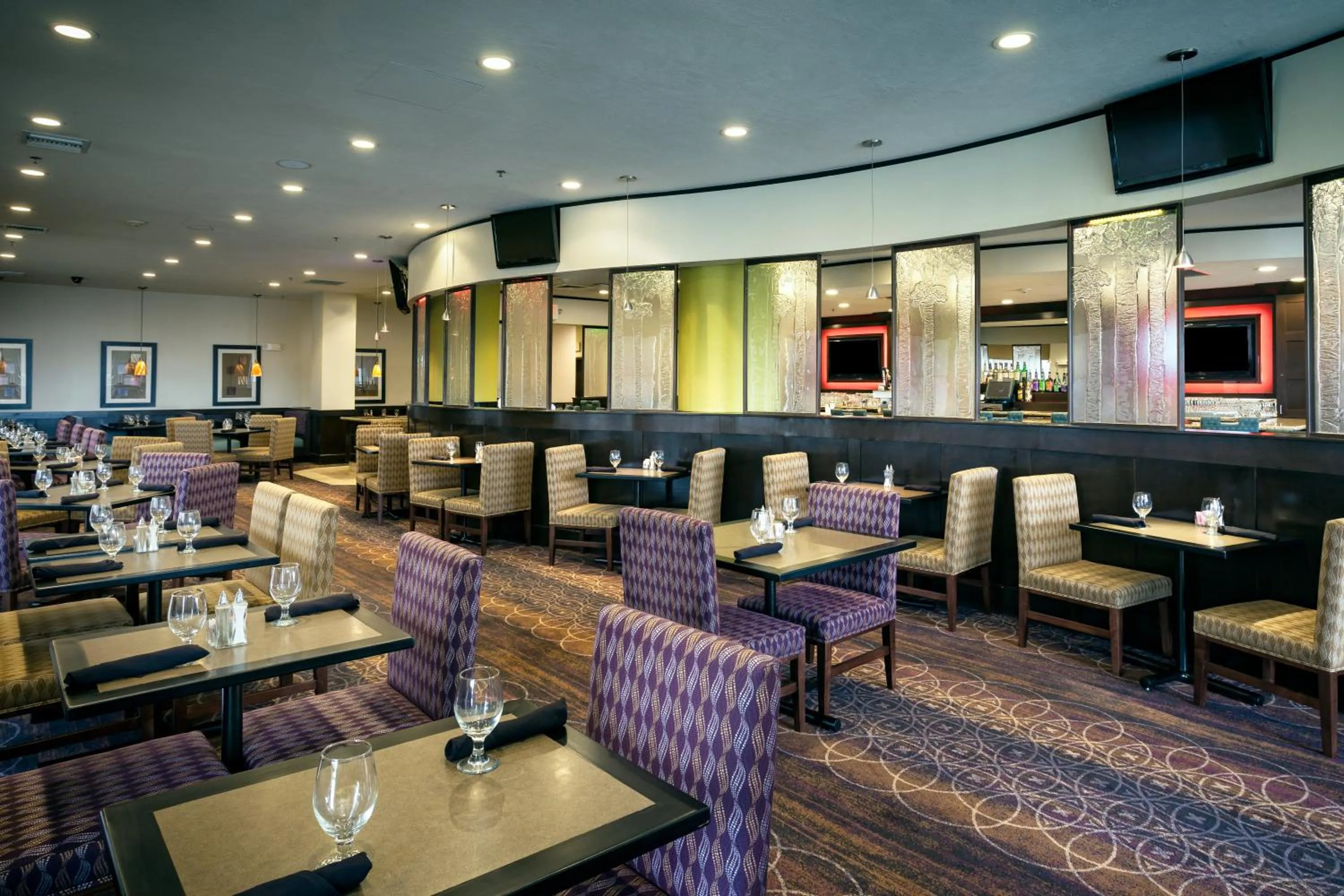 Restaurant/places to eat in Crowne Plaza Anchorage-Midtown by IHG