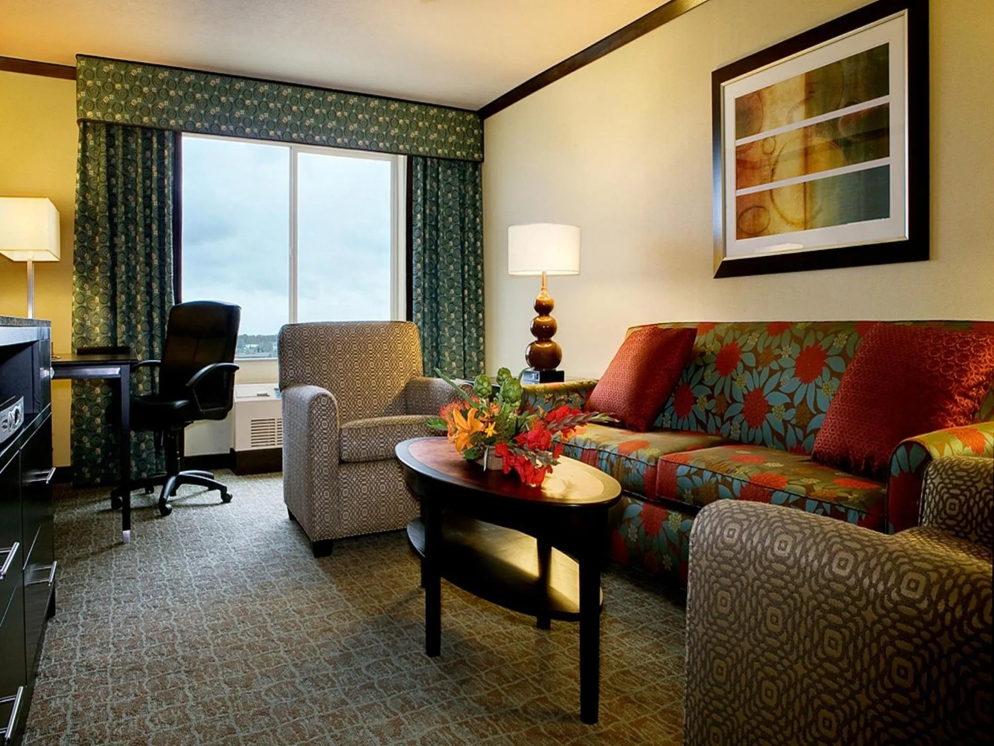 Living room in Crowne Plaza Anchorage-Midtown by IHG