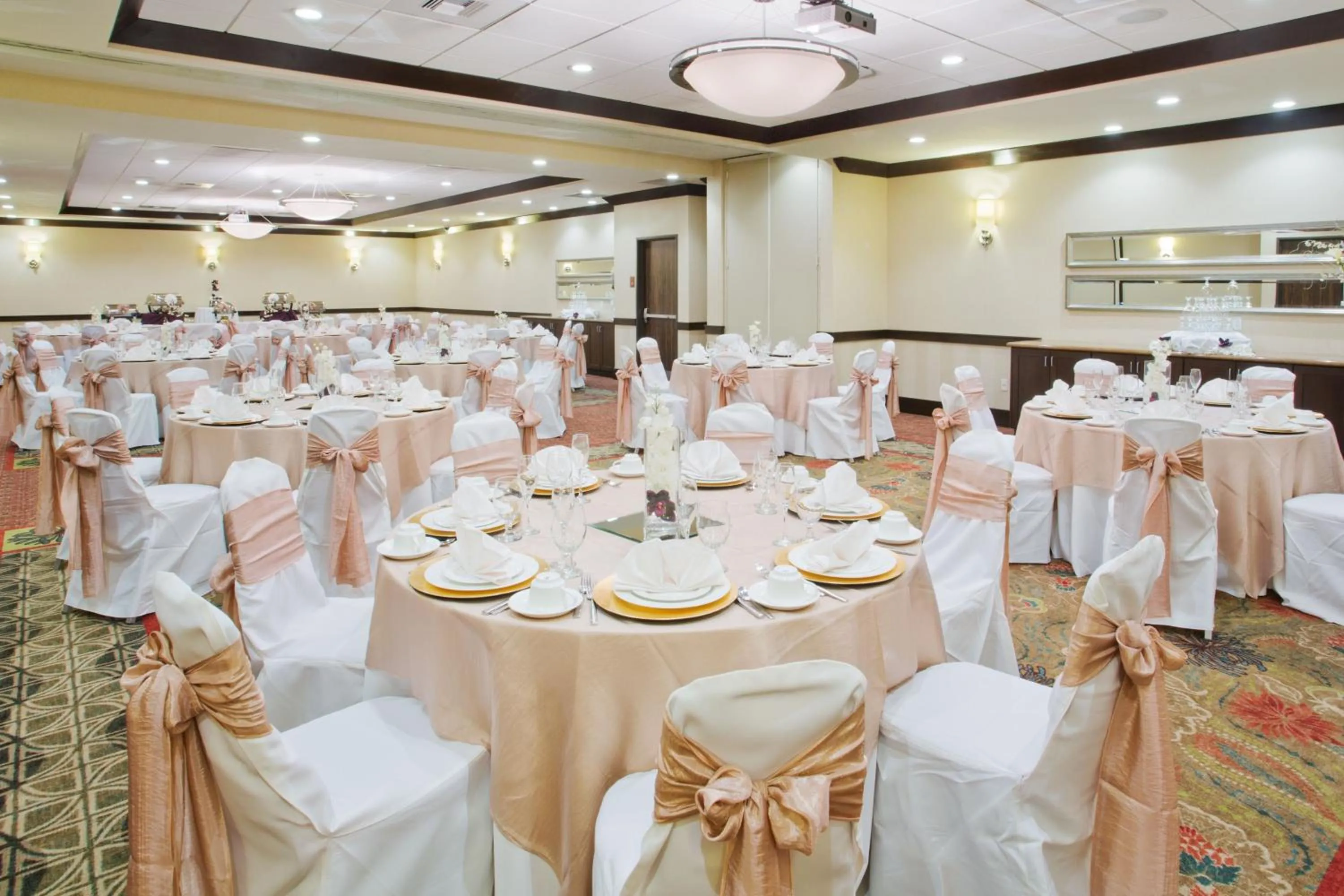 Banquet/Function facilities in Crowne Plaza Anchorage-Midtown by IHG