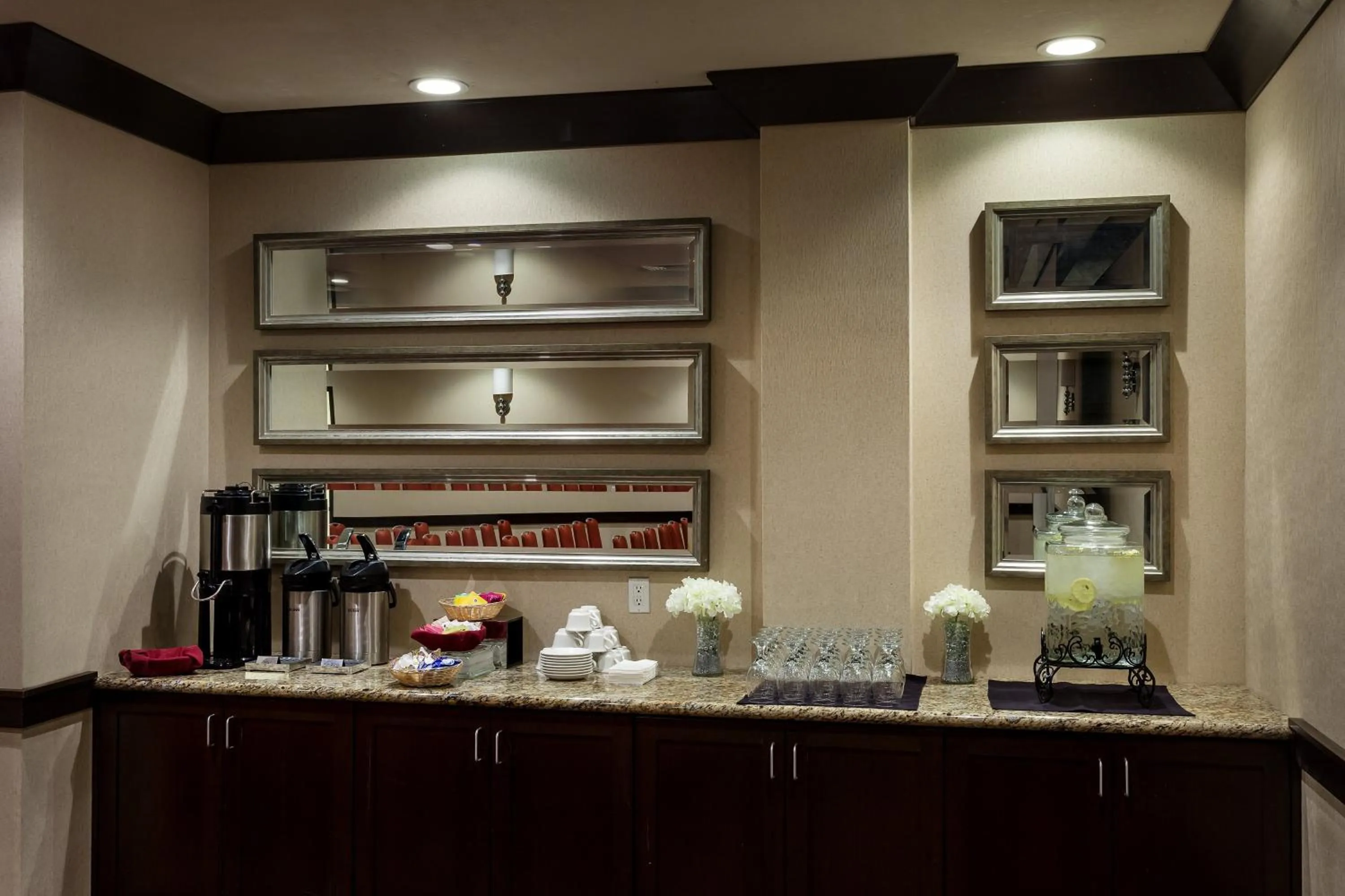 Meeting/conference room in Crowne Plaza Anchorage-Midtown by IHG