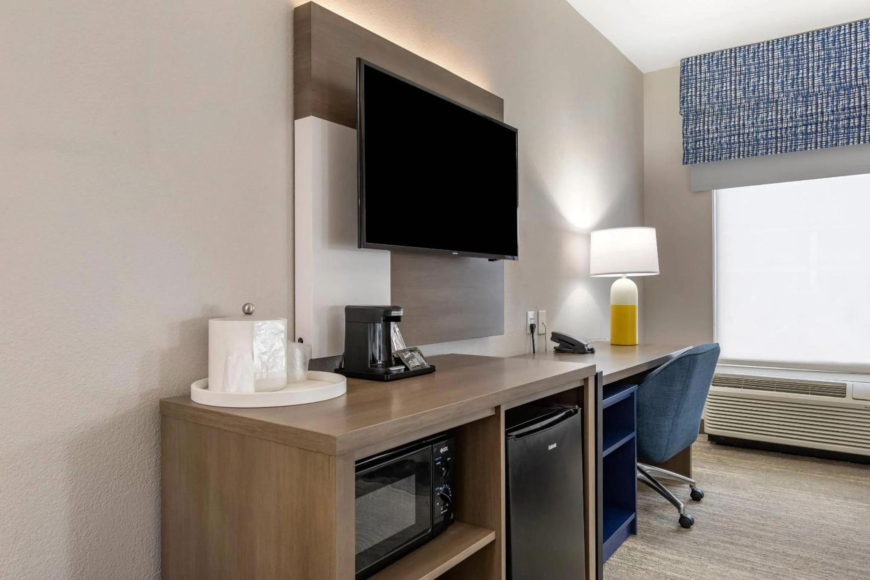 Bedroom, Bed in Comfort Inn - Weatherford