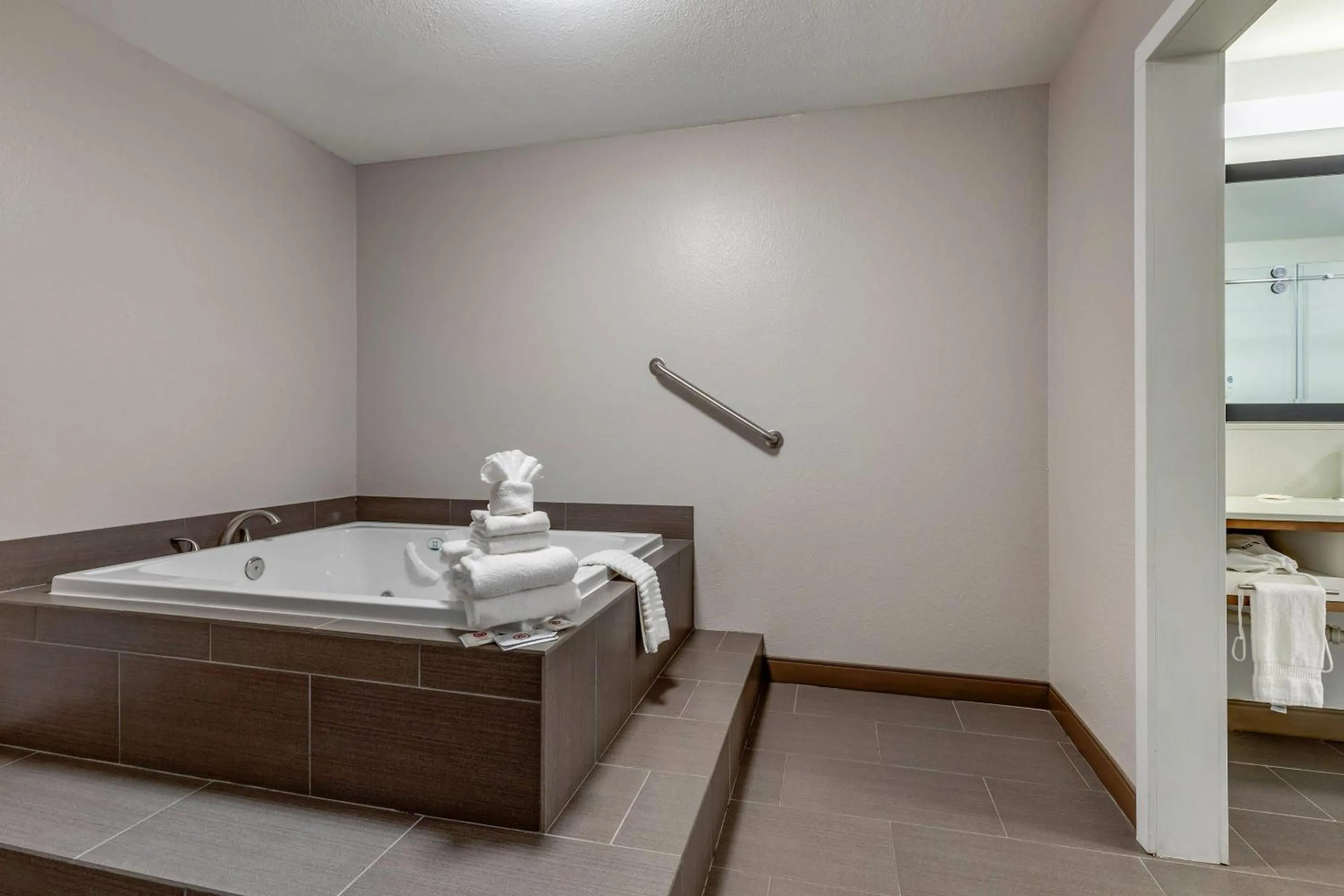 Bedroom, Bed in Comfort Inn - Weatherford