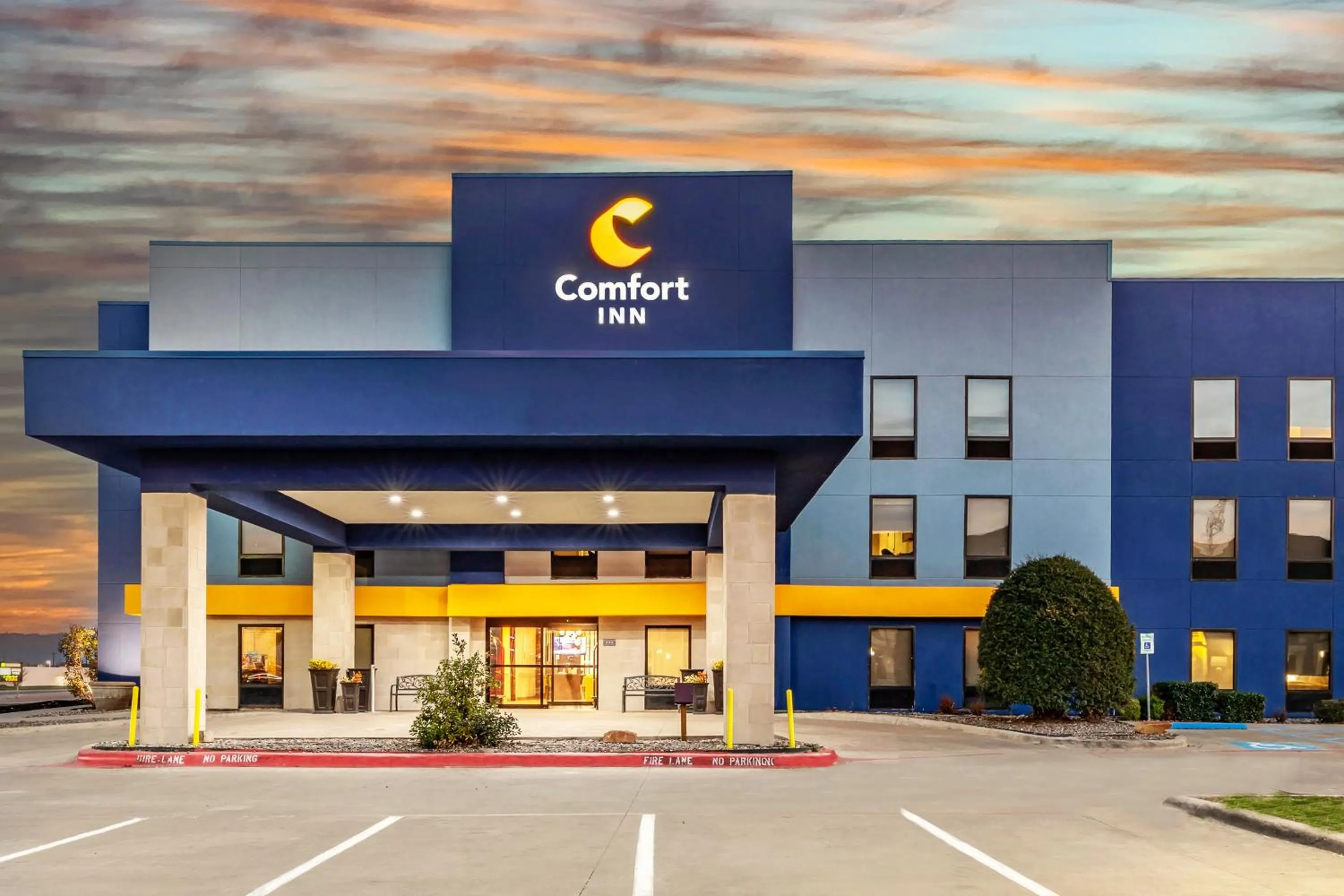 Property building in Comfort Inn - Weatherford