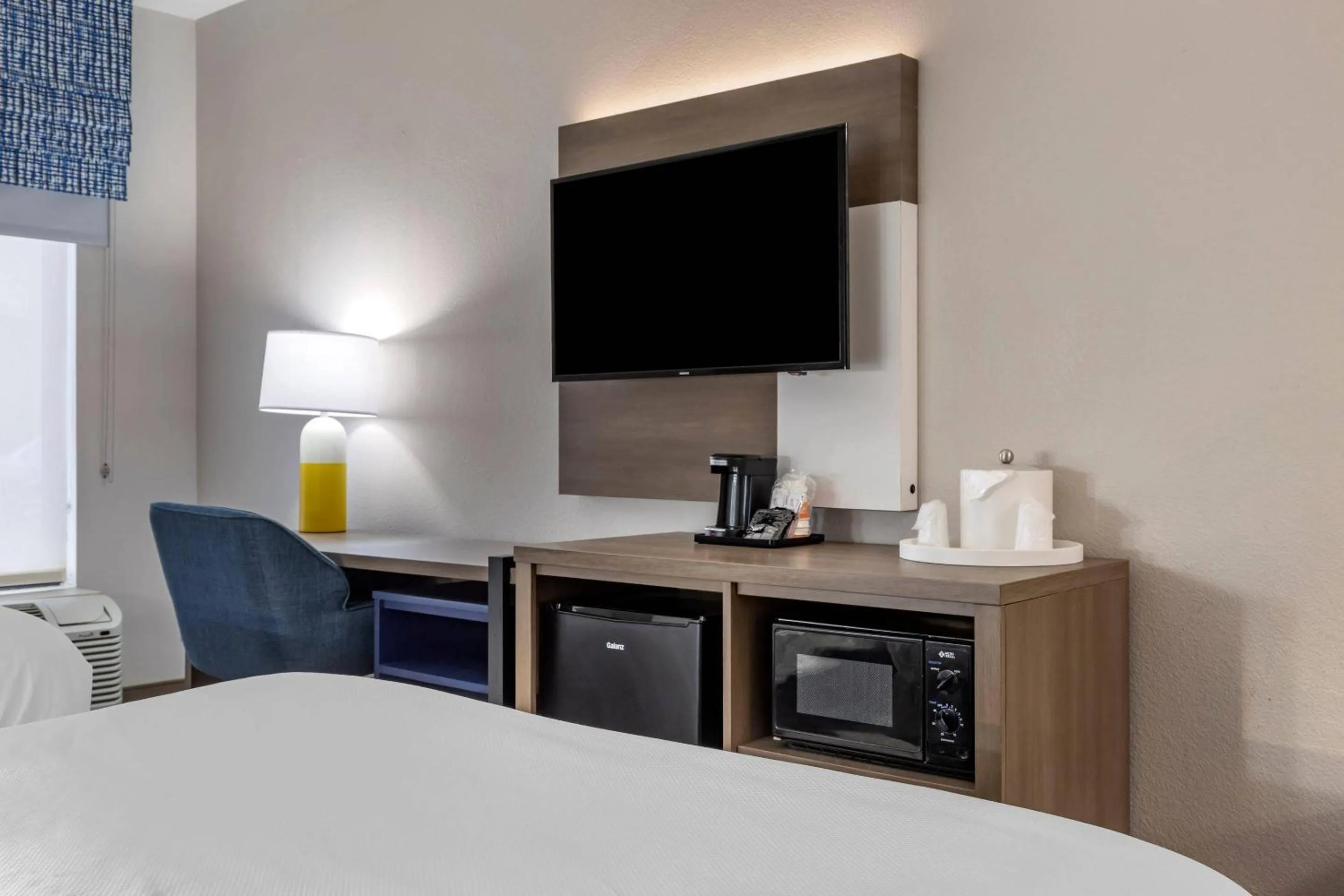 Bedroom, Bed in Comfort Inn - Weatherford