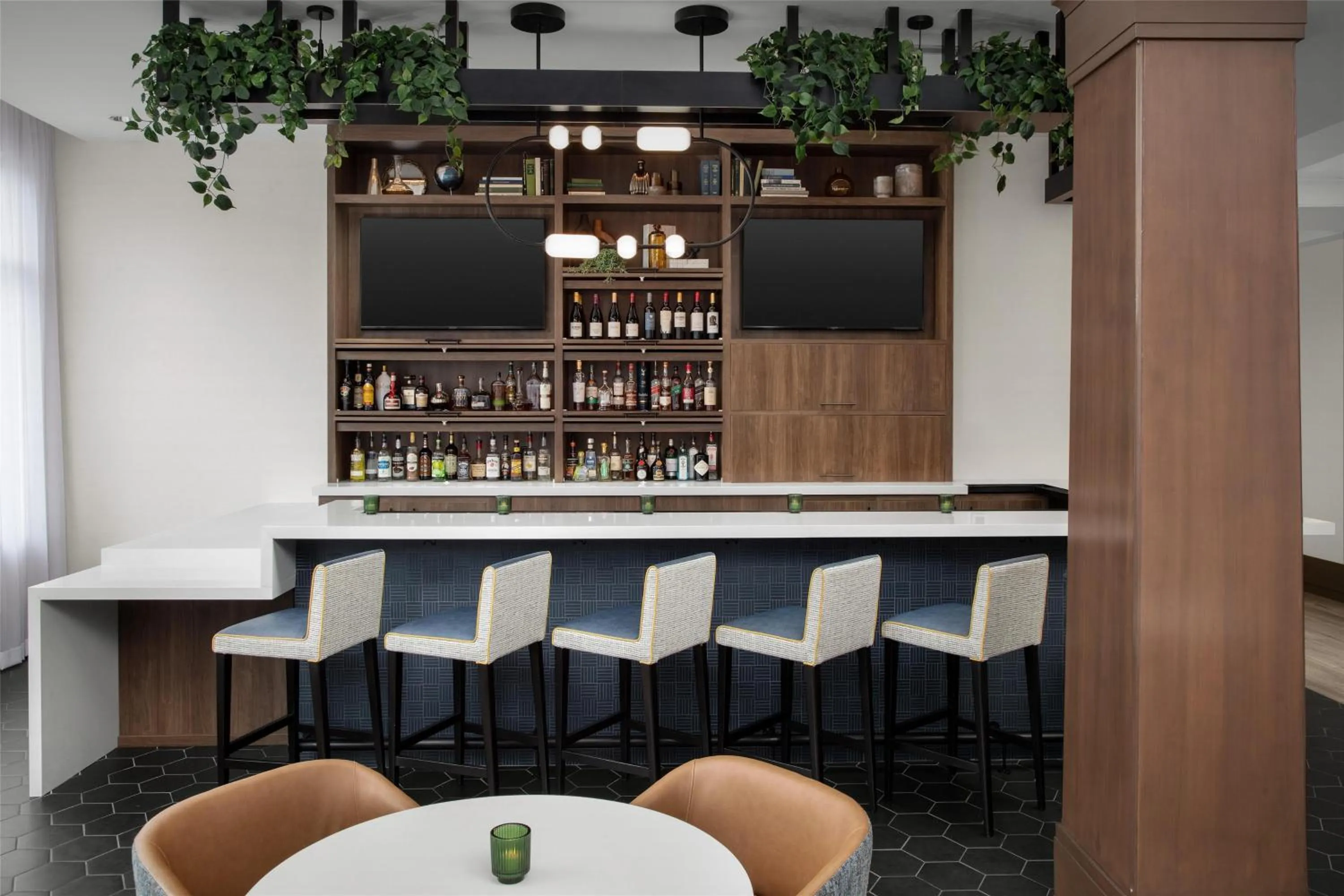 Lounge or bar in Hilton Garden Inn Portsmouth Downtown