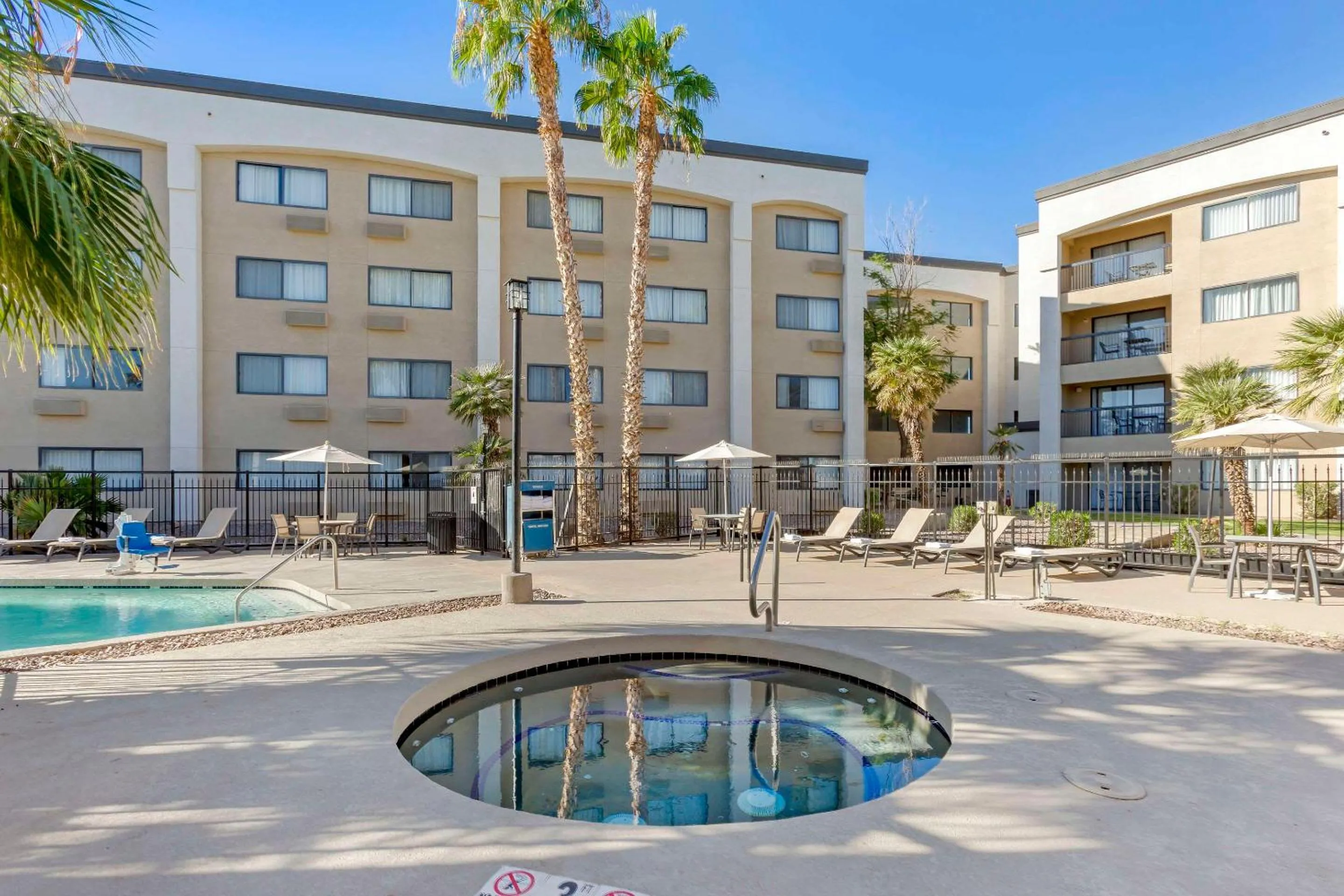 Swimming pool in Radisson Hotel Casa Grande