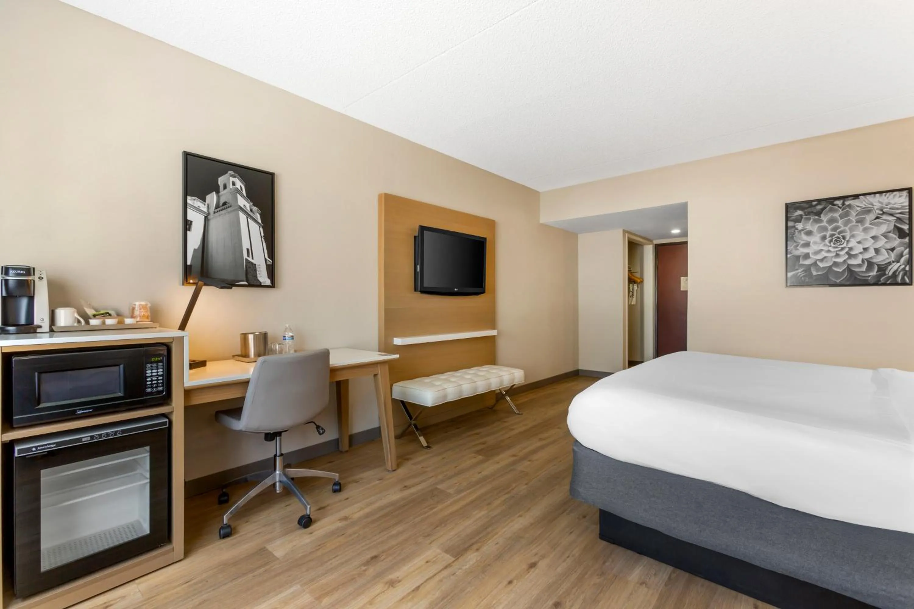 Photo of the whole room, Bed in Radisson Hotel Casa Grande