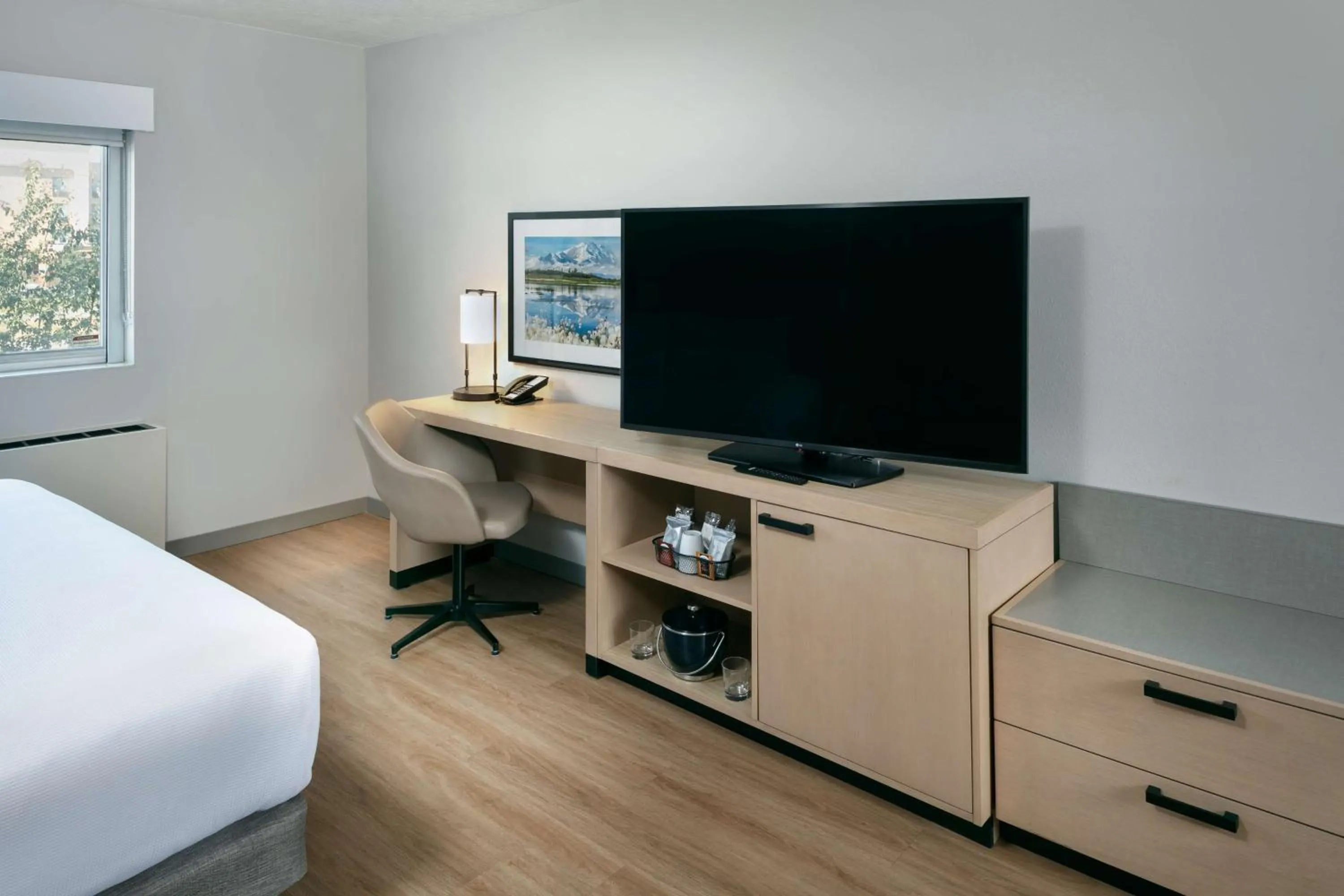 Bedroom, Bed in Hyatt Place Fairbanks