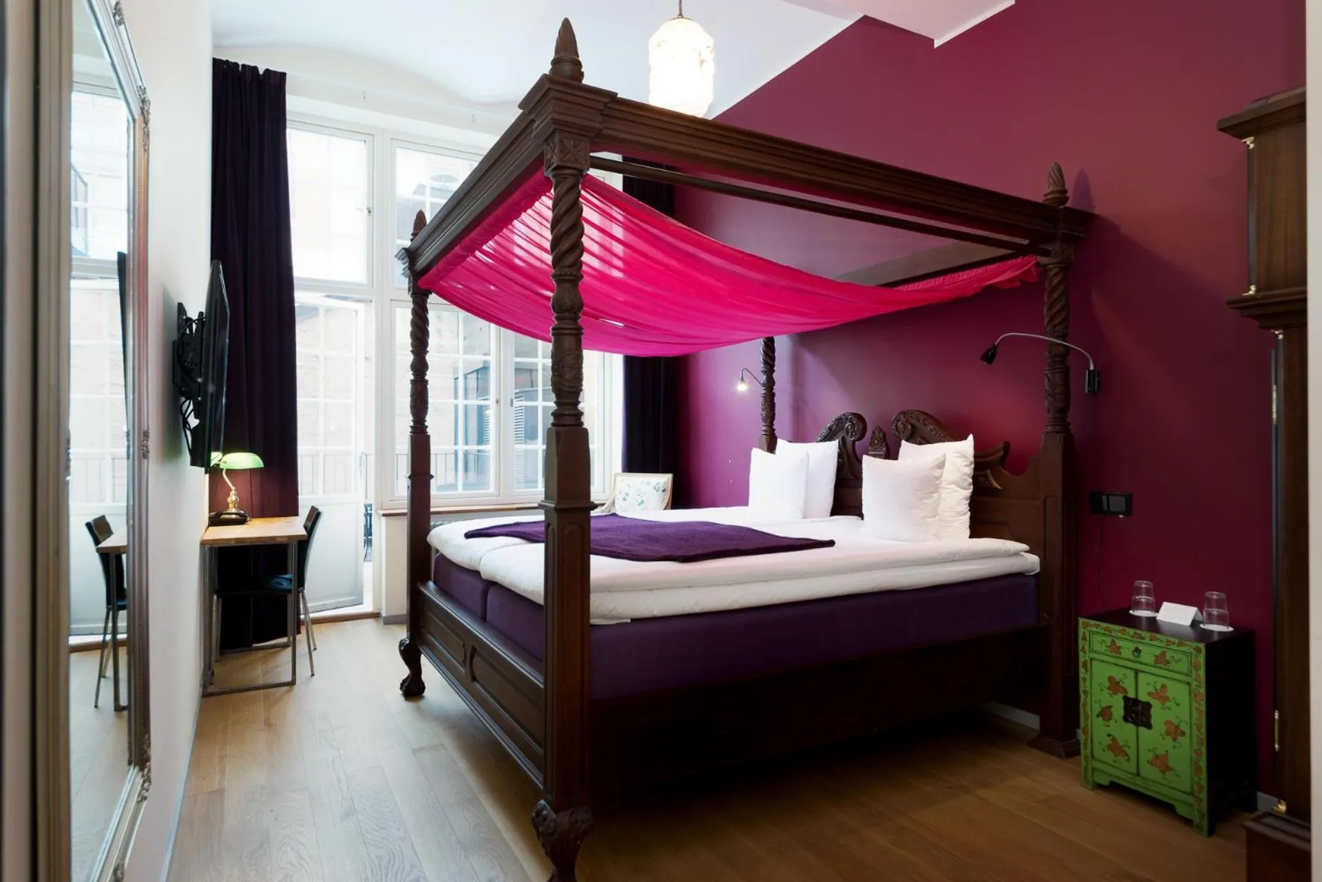 Bedroom, Bed in Hellstens Glashus