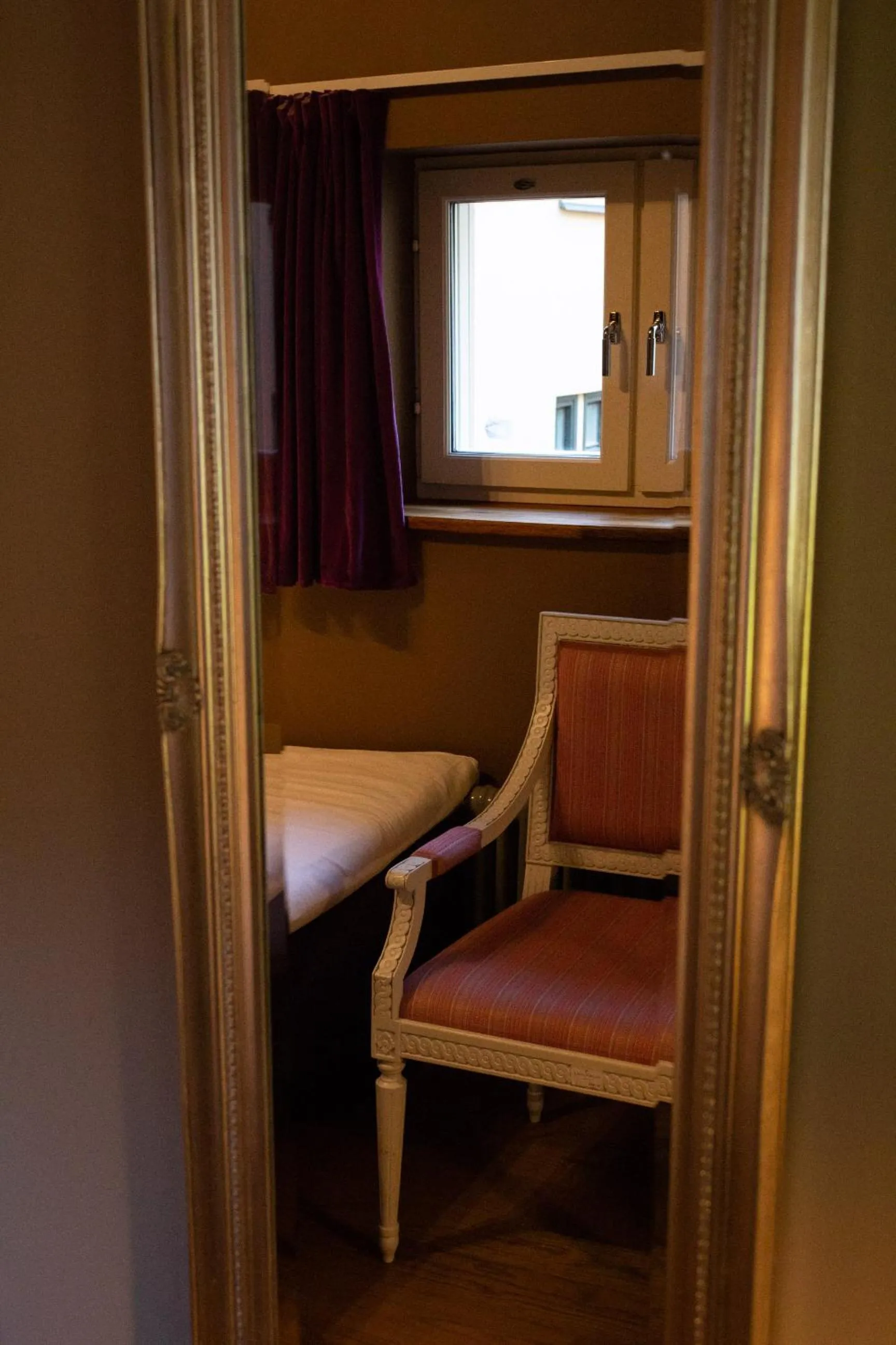 Property building in Hellstens Glashus