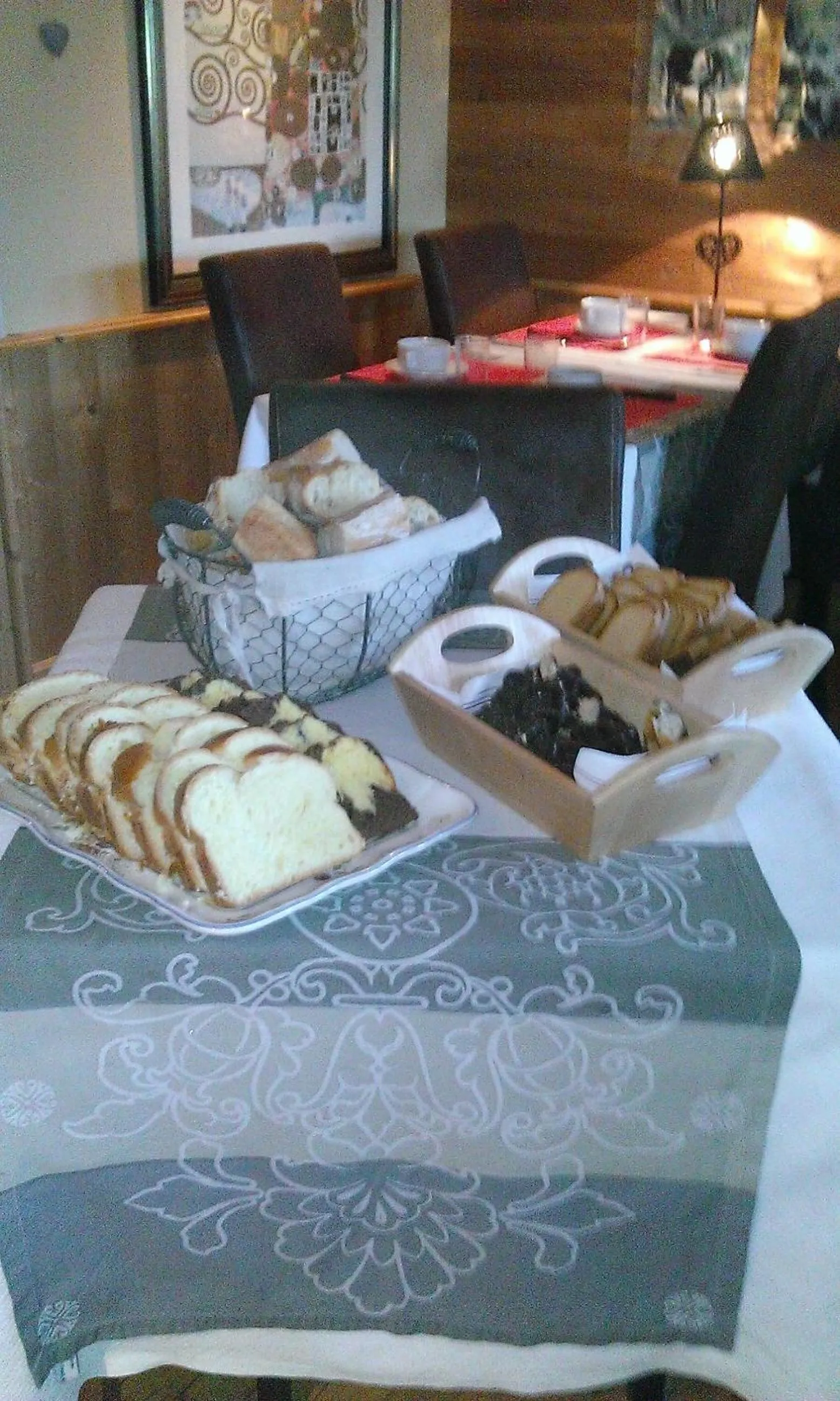 Buffet breakfast in Hôtel La Vallée