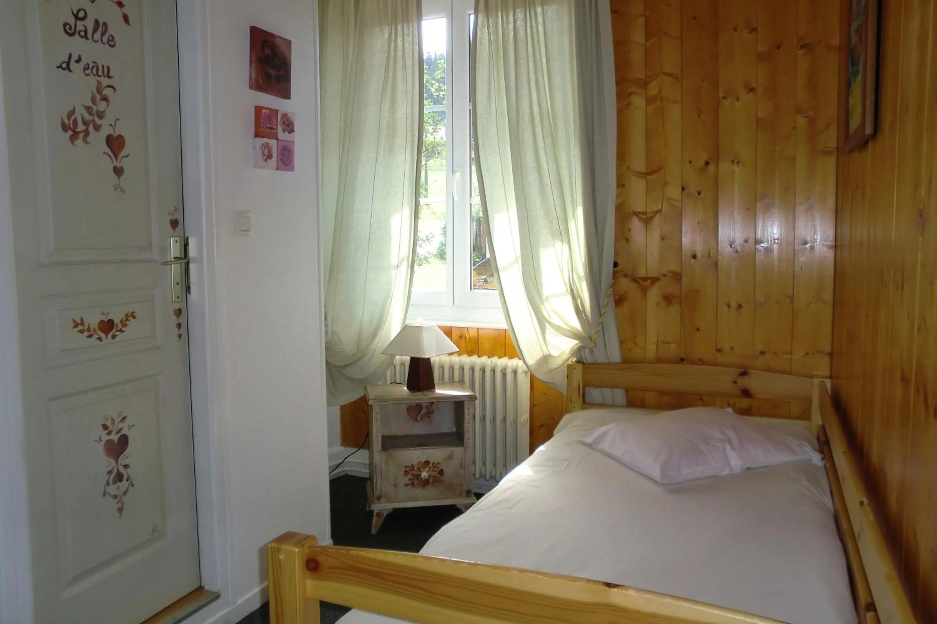 Bed in Hôtel La Vallée