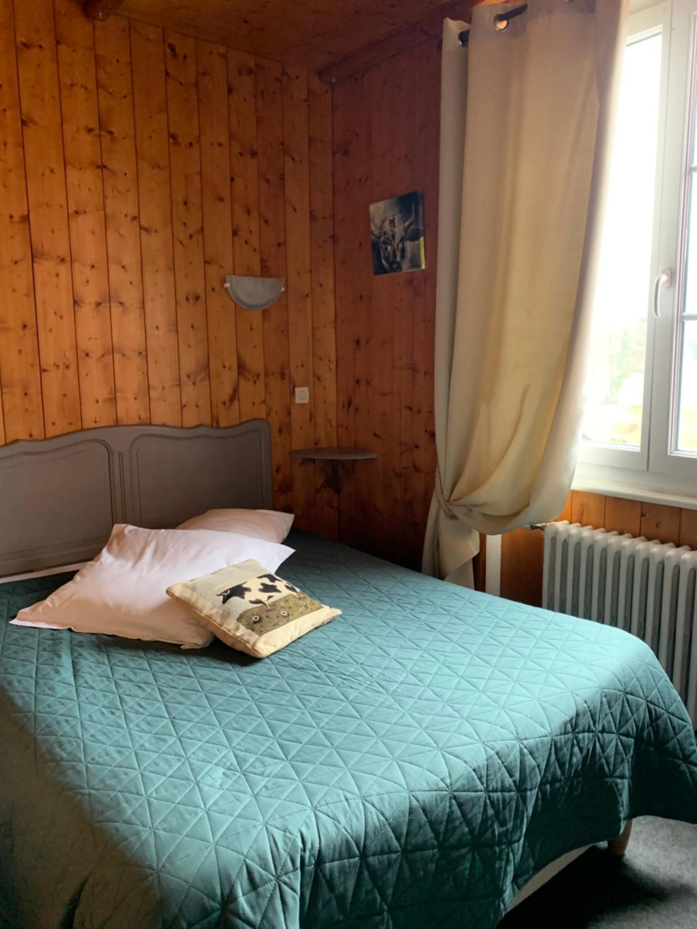 Bed in Hôtel La Vallée