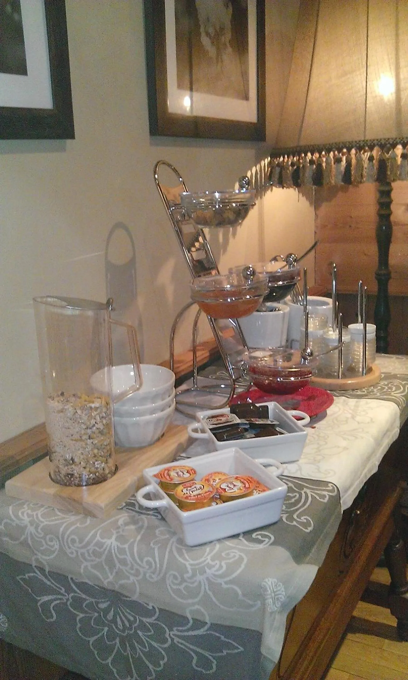 Buffet breakfast in Hôtel La Vallée