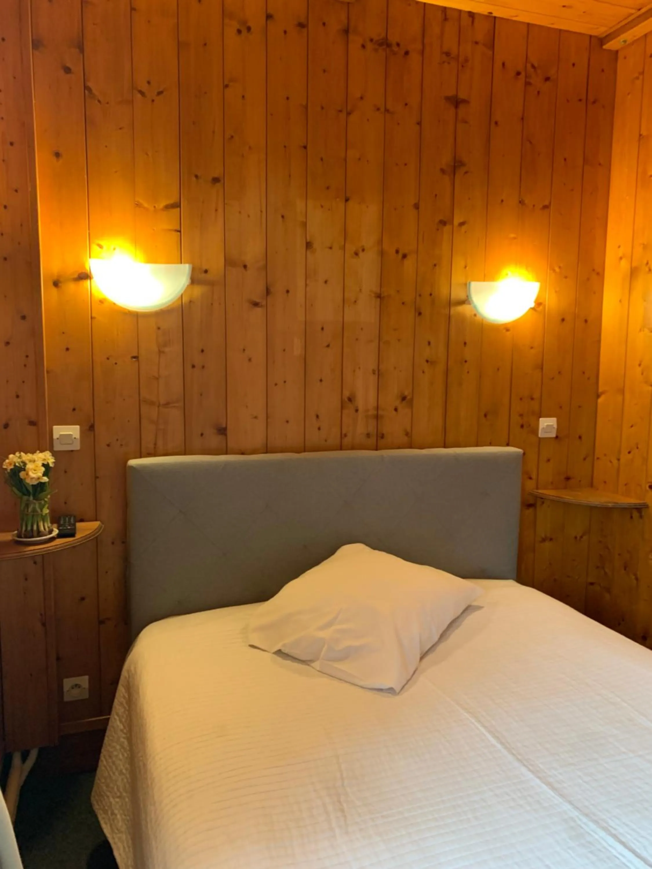 Bed in Hôtel La Vallée
