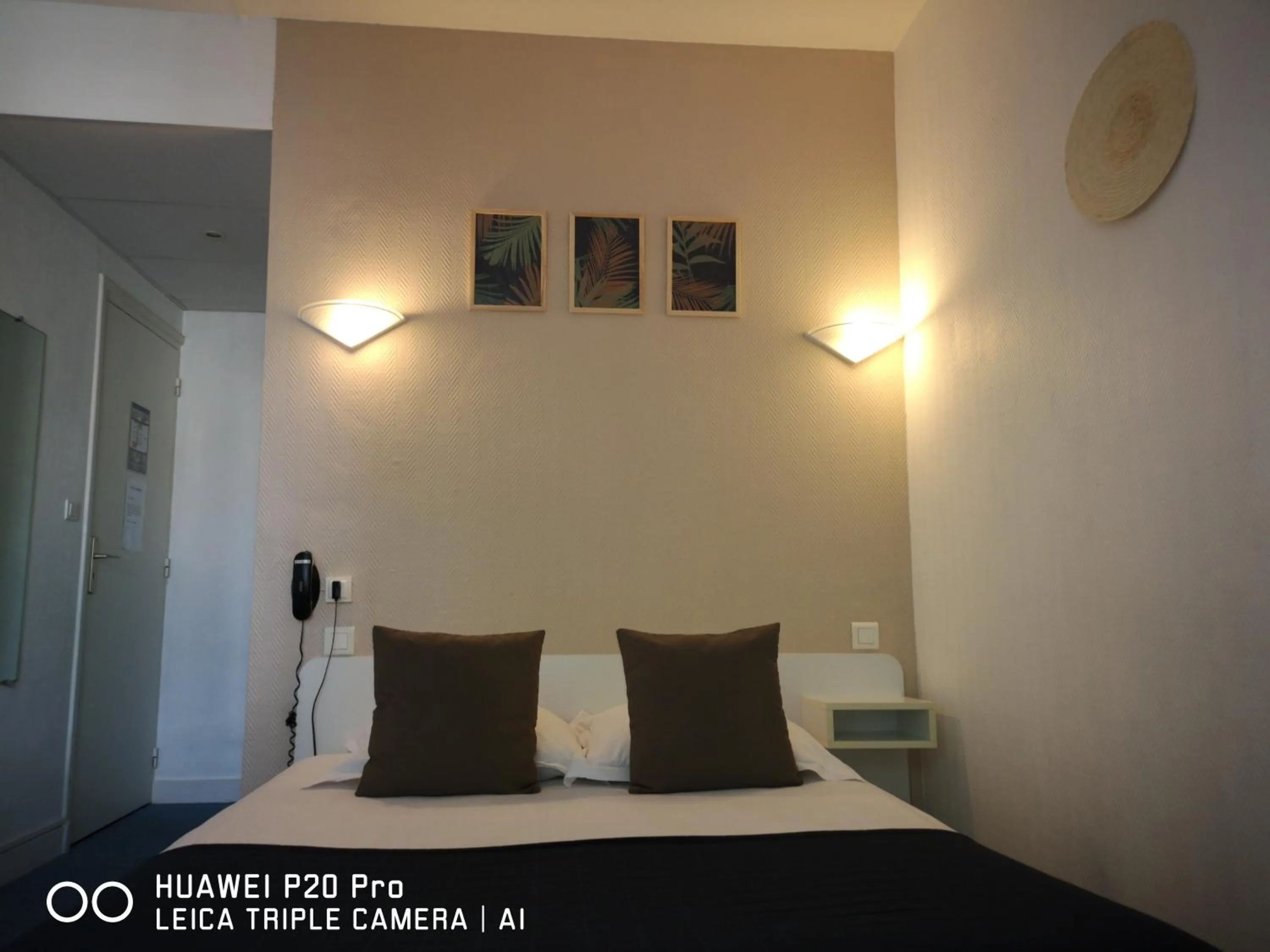 Bed in Hôtel Trianon Tours