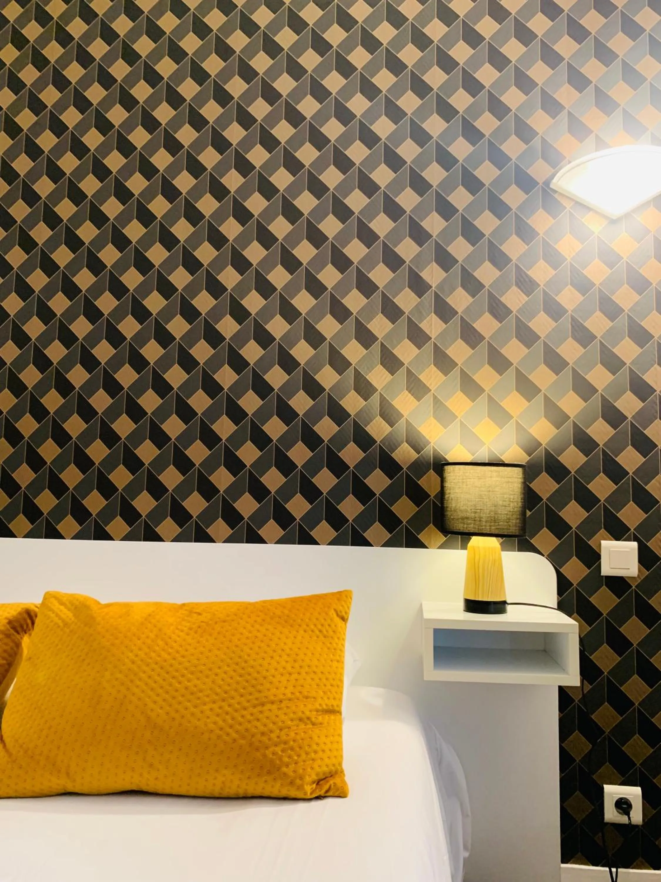 Bed in Hôtel Trianon Tours