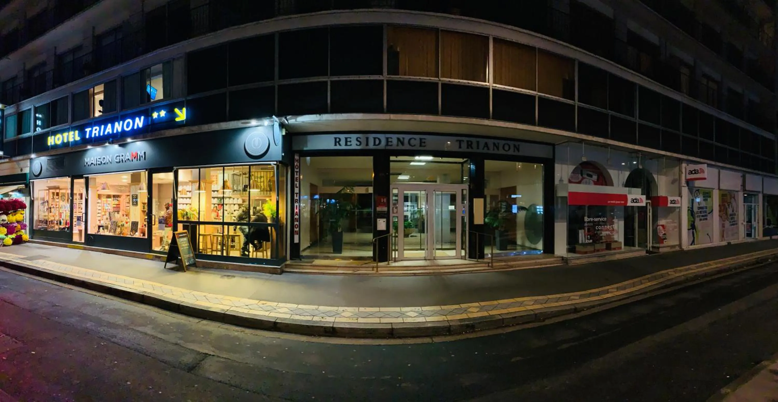 Facade/entrance in Hôtel Trianon Tours