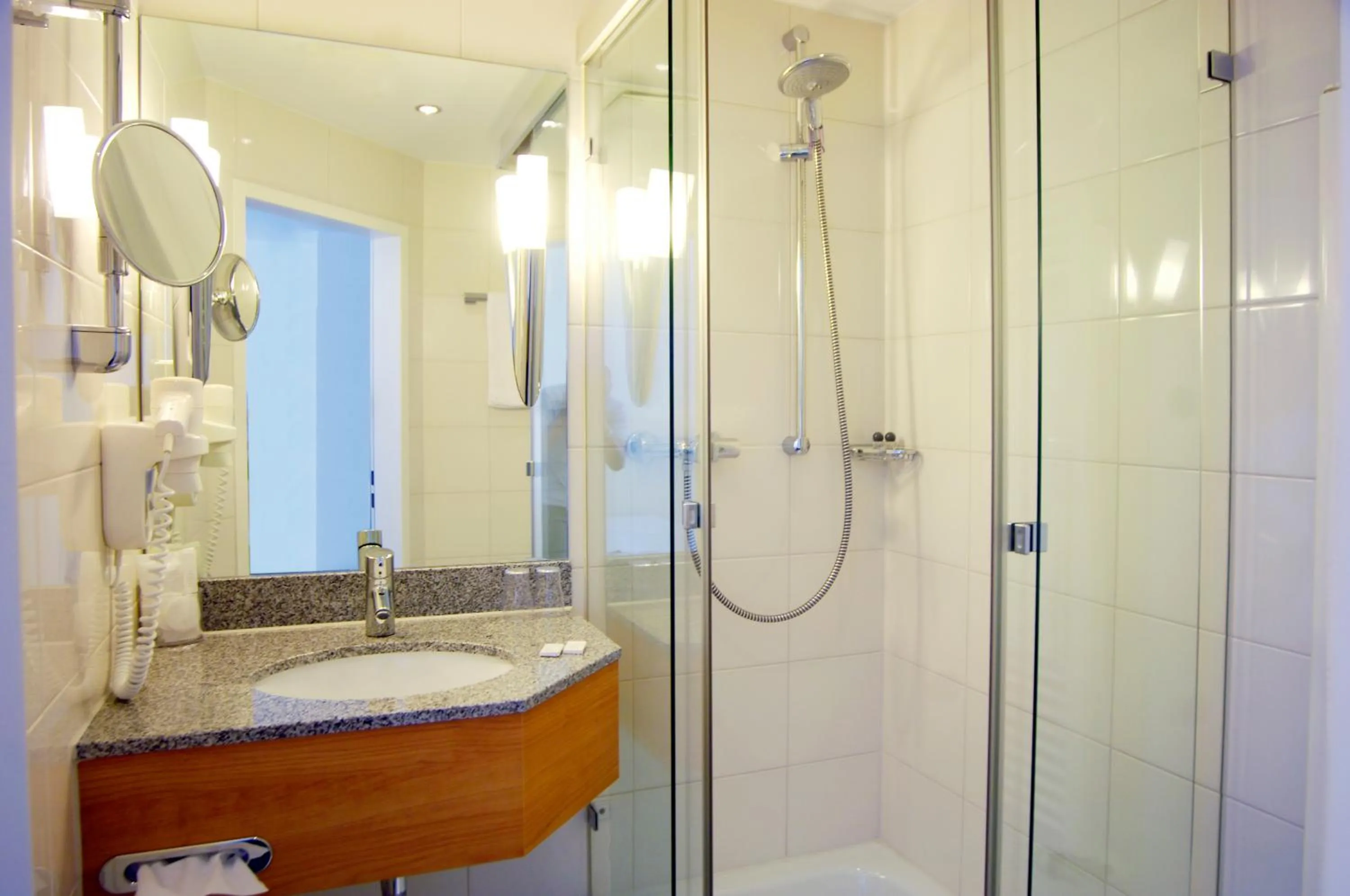 Shower in Parkhaus Hügel