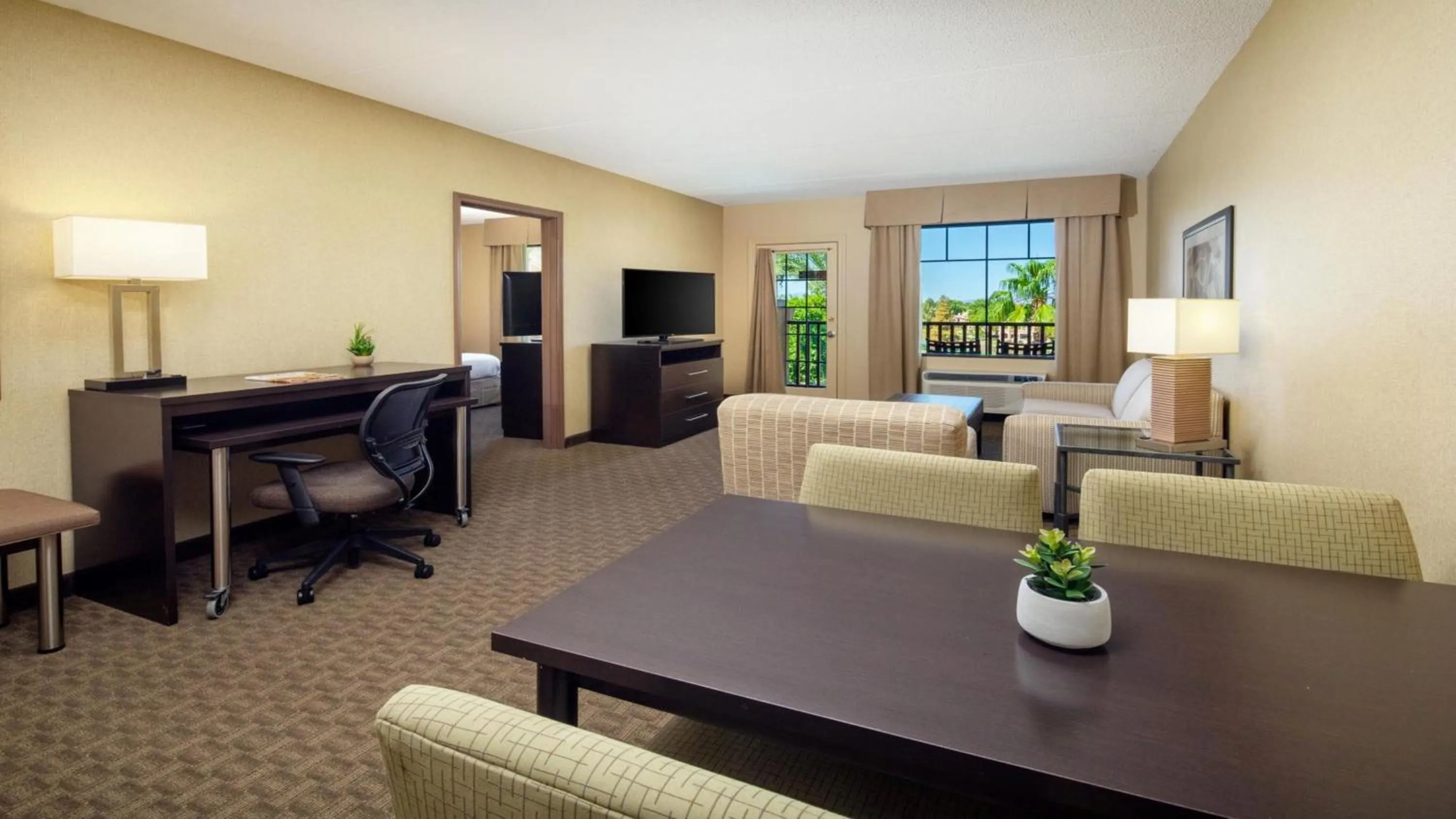 Photo of the whole room in Holiday Inn Phoenix/Chandler by IHG