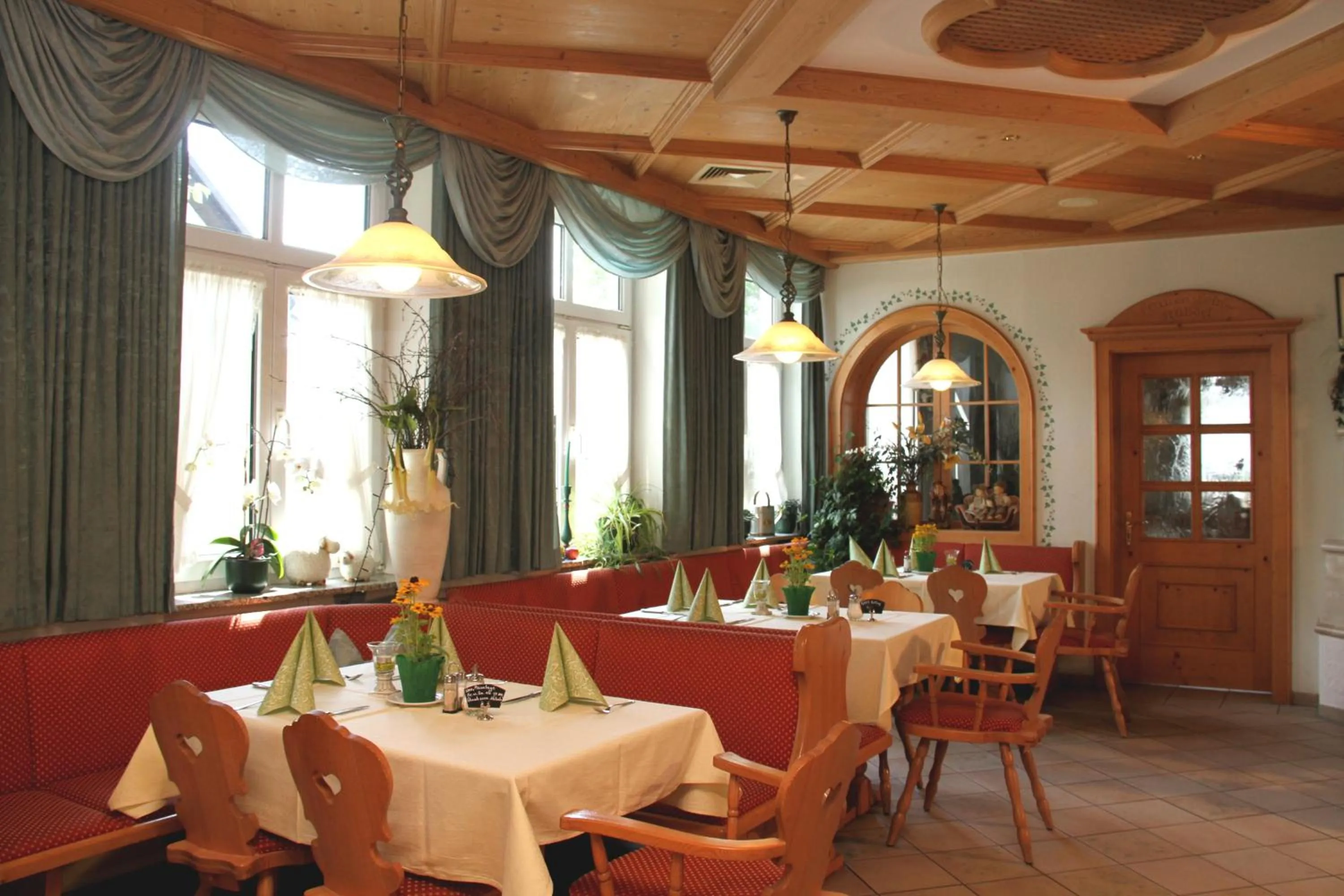 Restaurant/places to eat in Zilks Landgasthof Zum Frauenstein