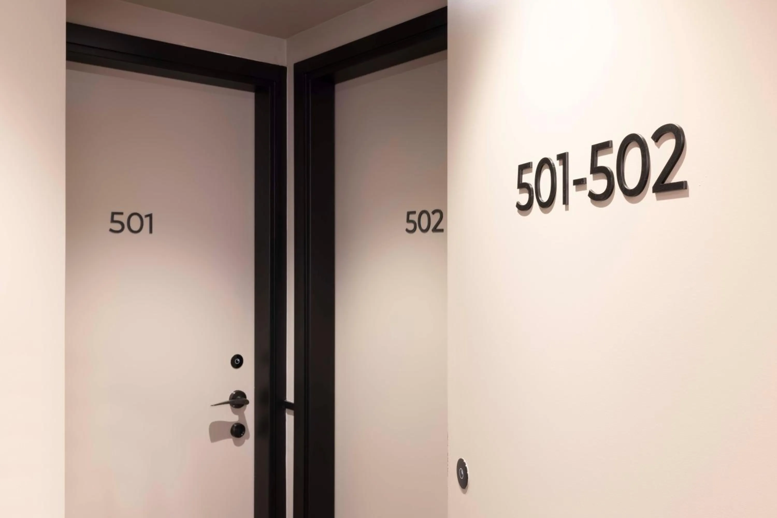 Family in Le 12 Hôtel