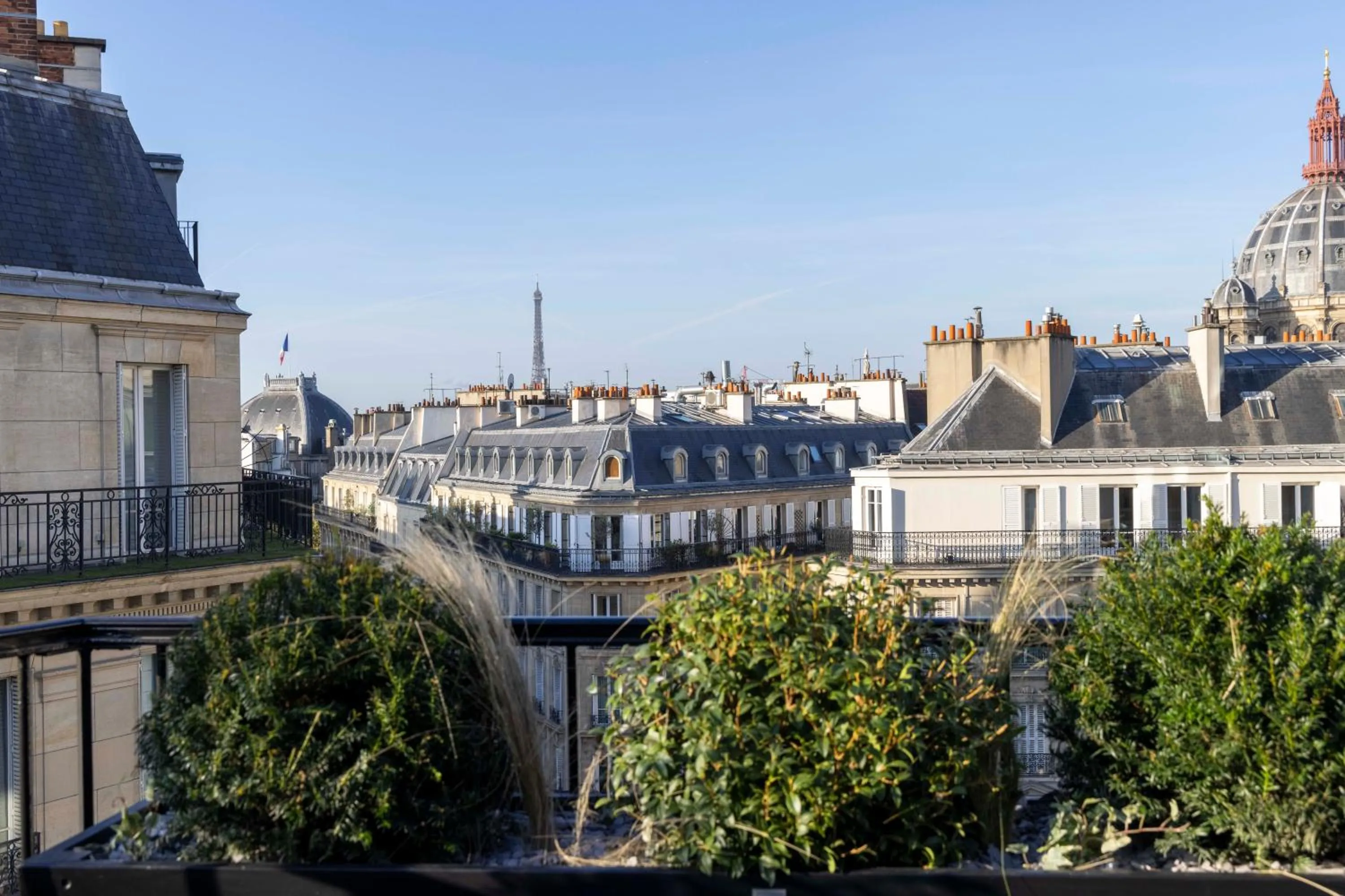 Balcony/Terrace in Le 12 Hôtel