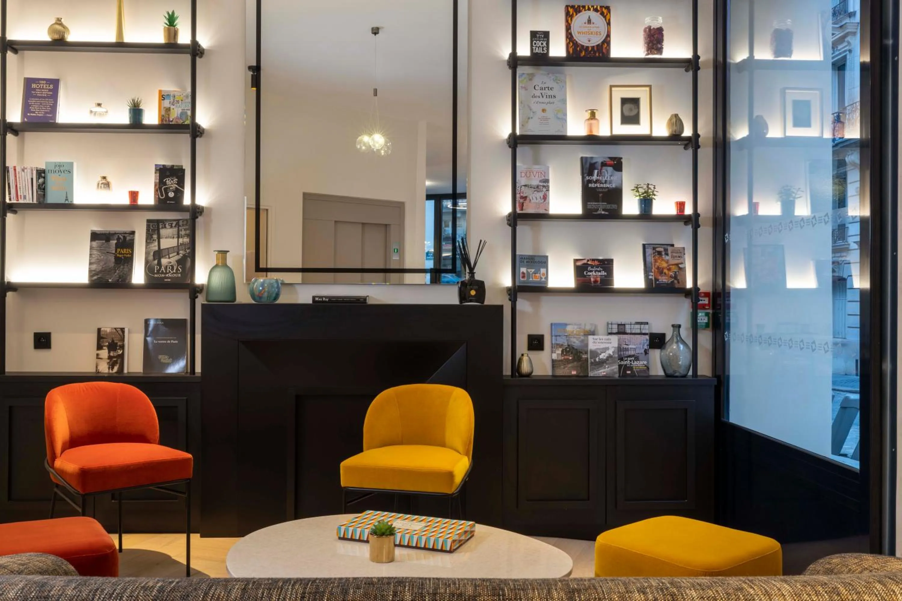 Lobby or reception in Le 12 Hôtel