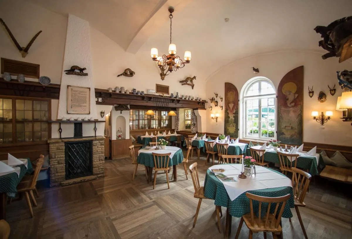 Restaurant/places to eat in Gutshotel Odelzhausen