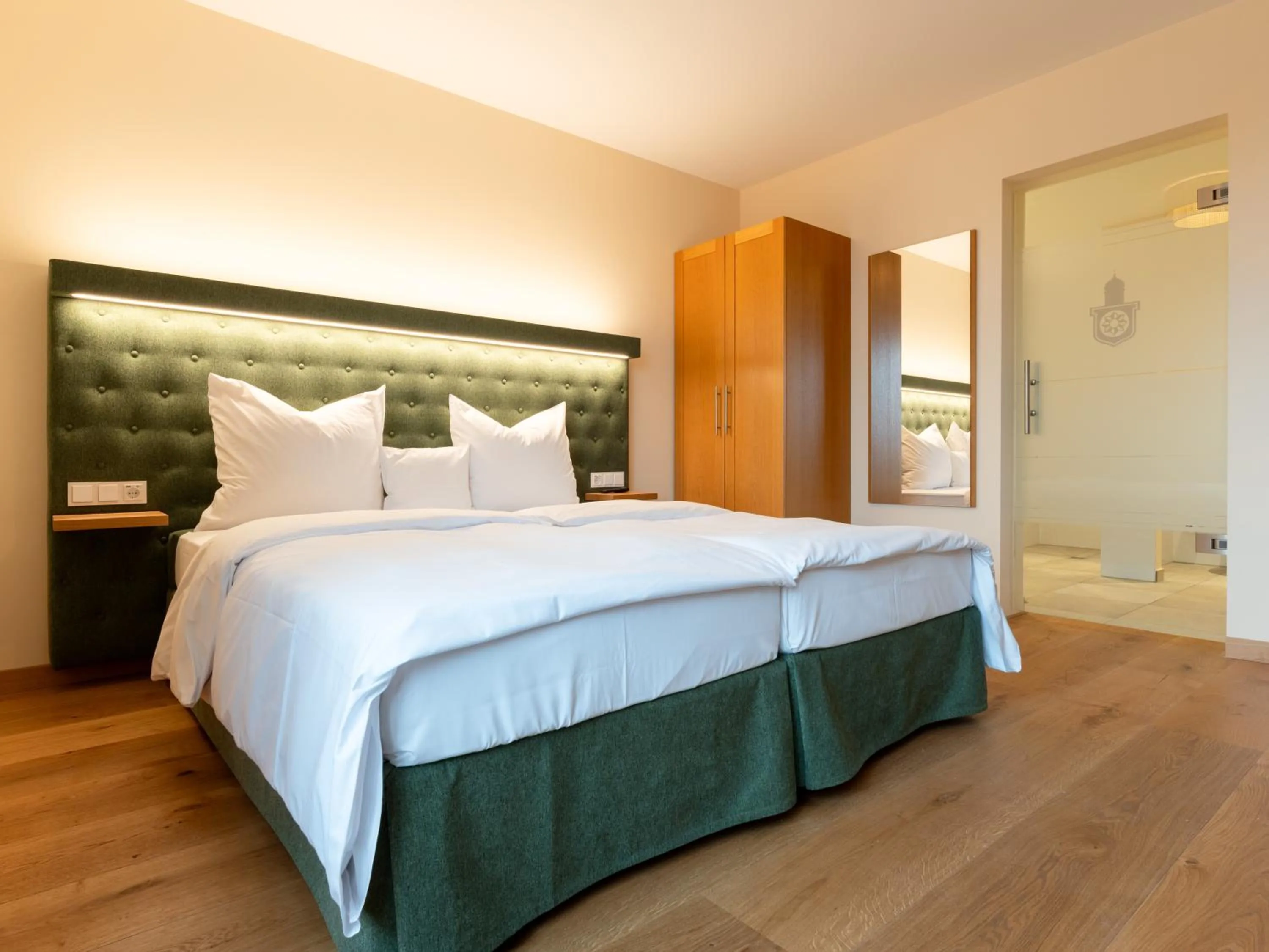 Bed in Gutshotel Odelzhausen