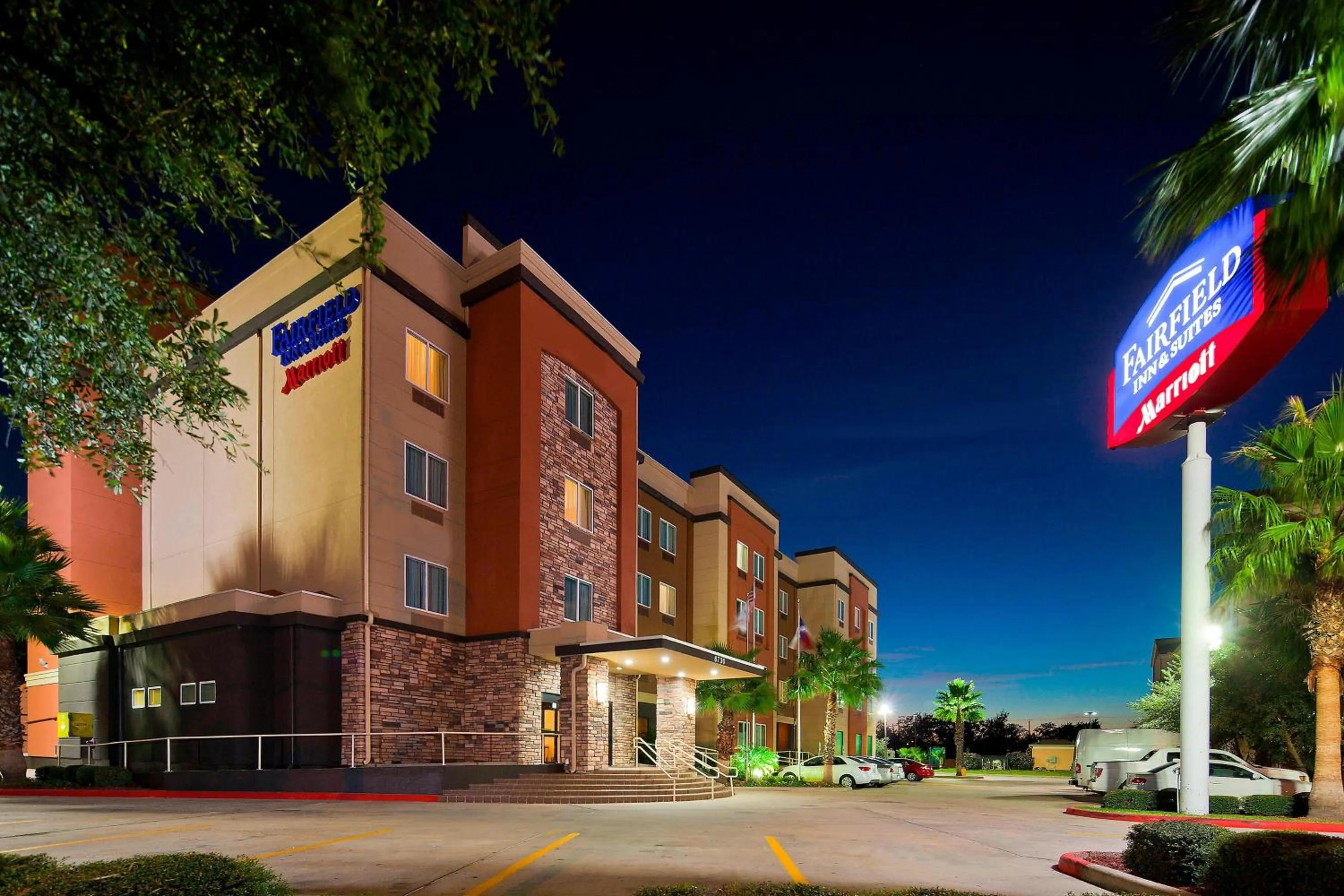 Property building in Fairfield Inn & Suites Houston Hobby Airport