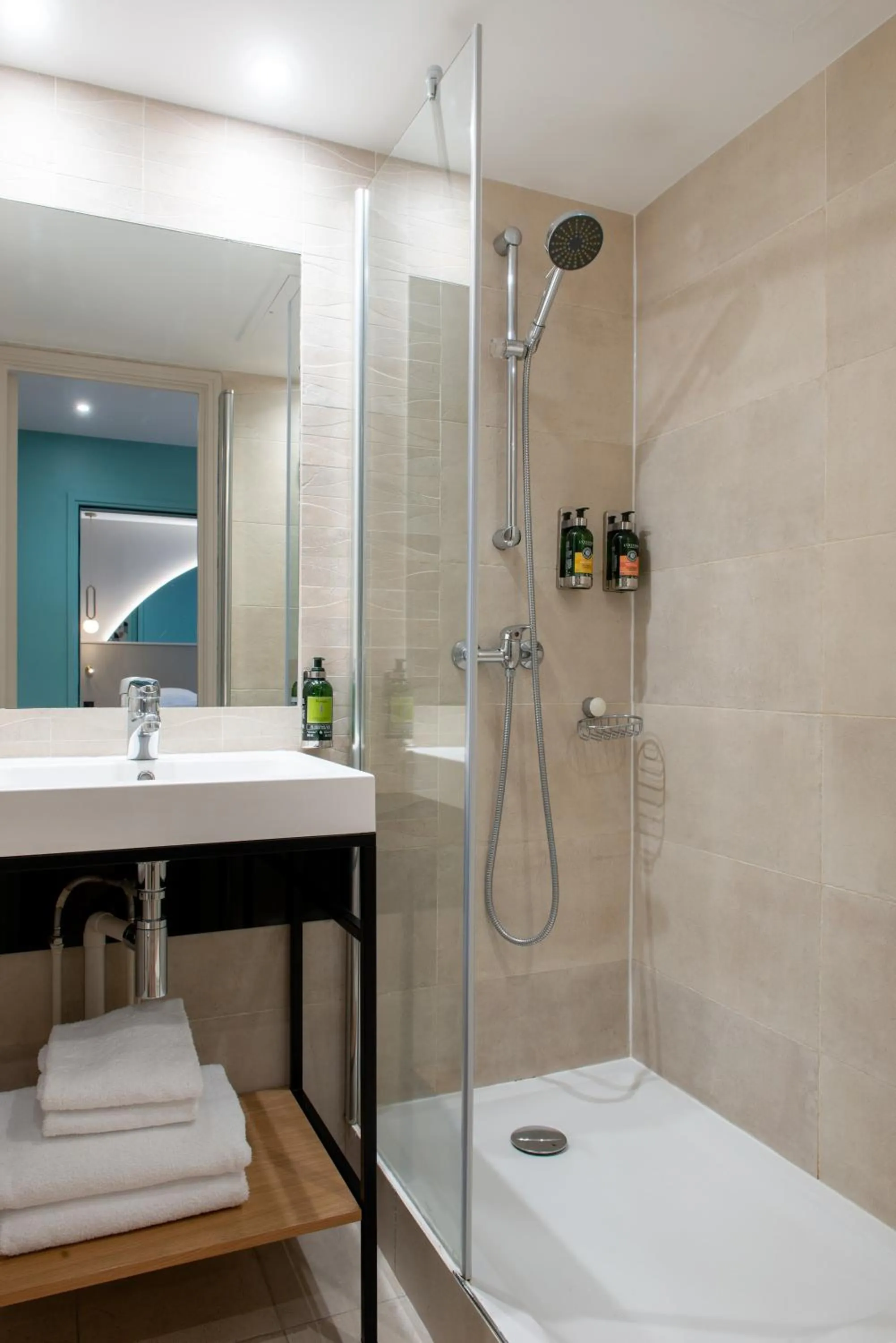 Bathroom in Arc Elysées