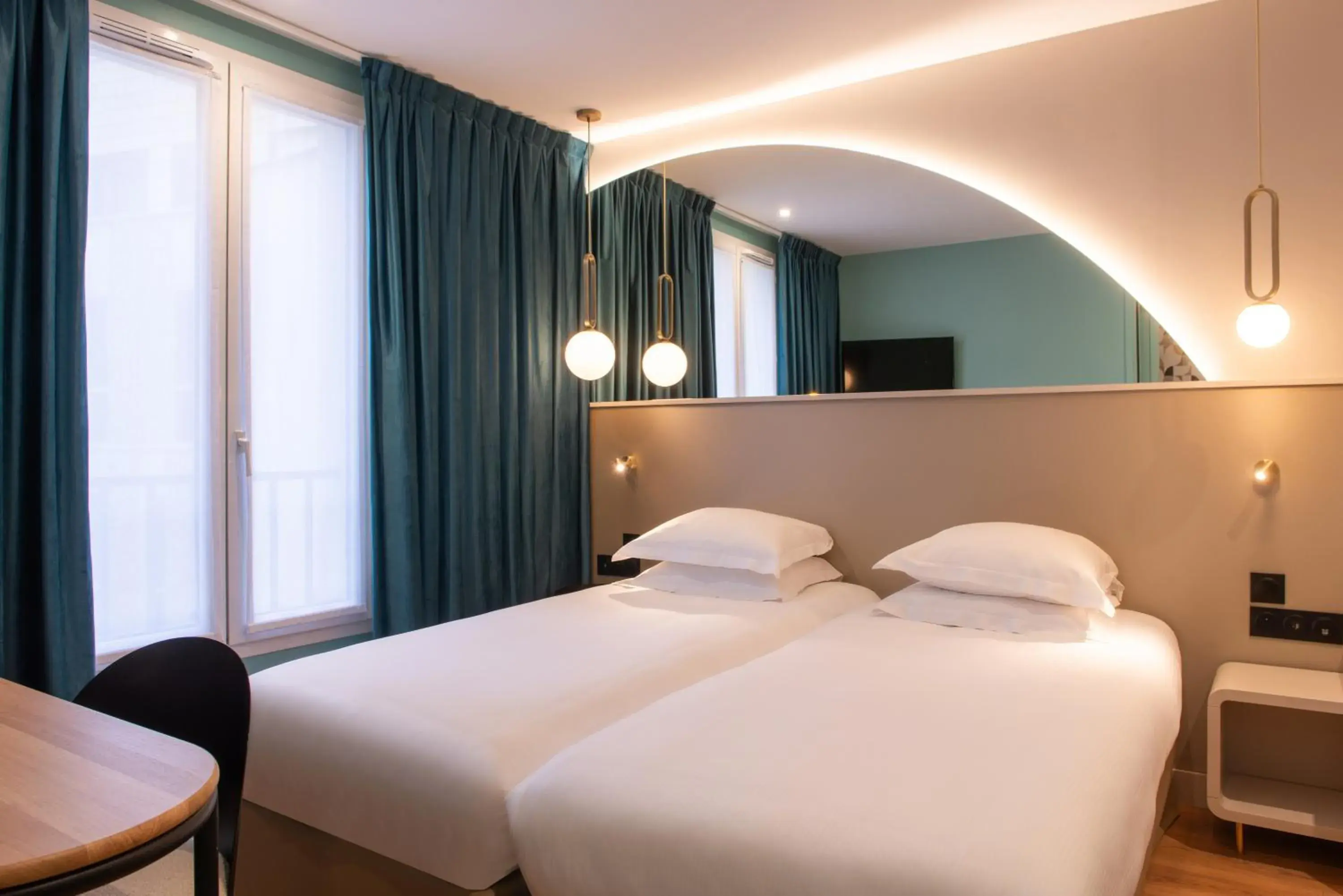 Twin Room in Arc Elysées Twin Room in Arc Elysées