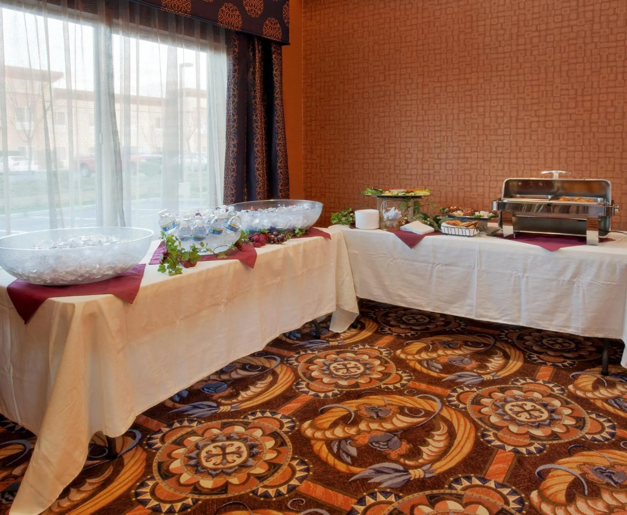 Restaurant/places to eat in Holiday Inn Express & Suites Sacramento NE Cal Expo by IHG