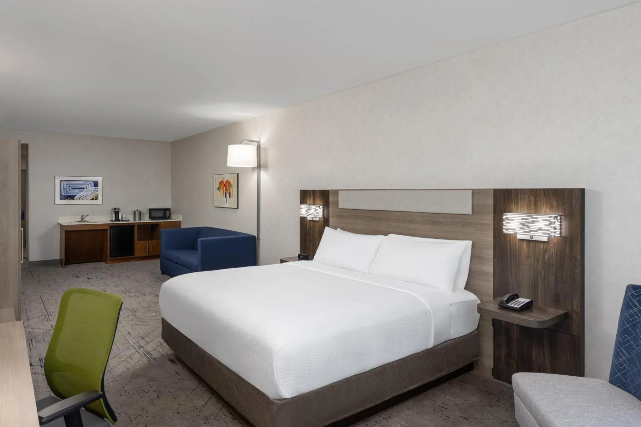 Photo of the whole room, Bed in Holiday Inn Express & Suites Sacramento NE Cal Expo by IHG
