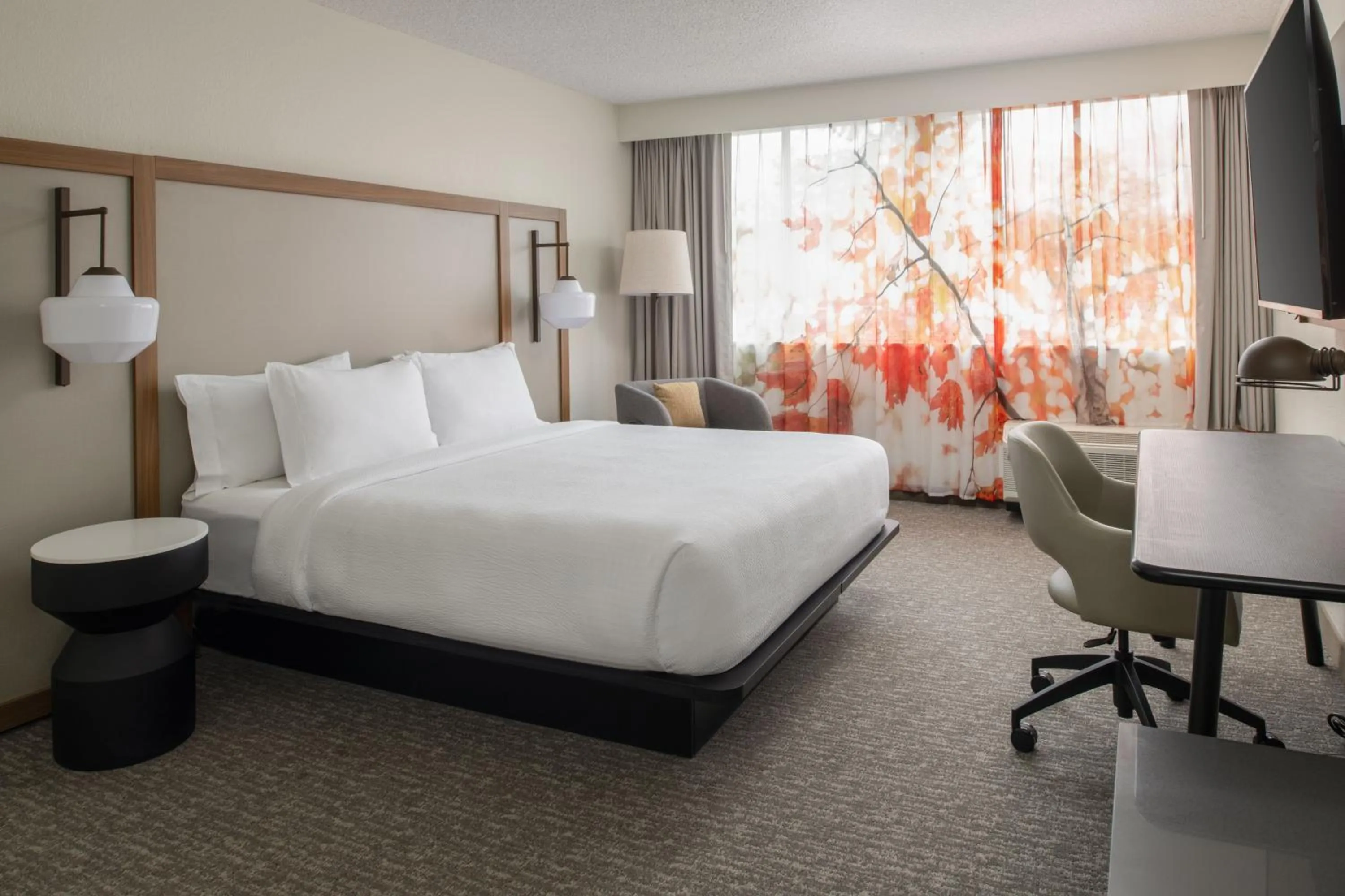 Bedroom, Bed in Fairfield by Marriott Issaquah