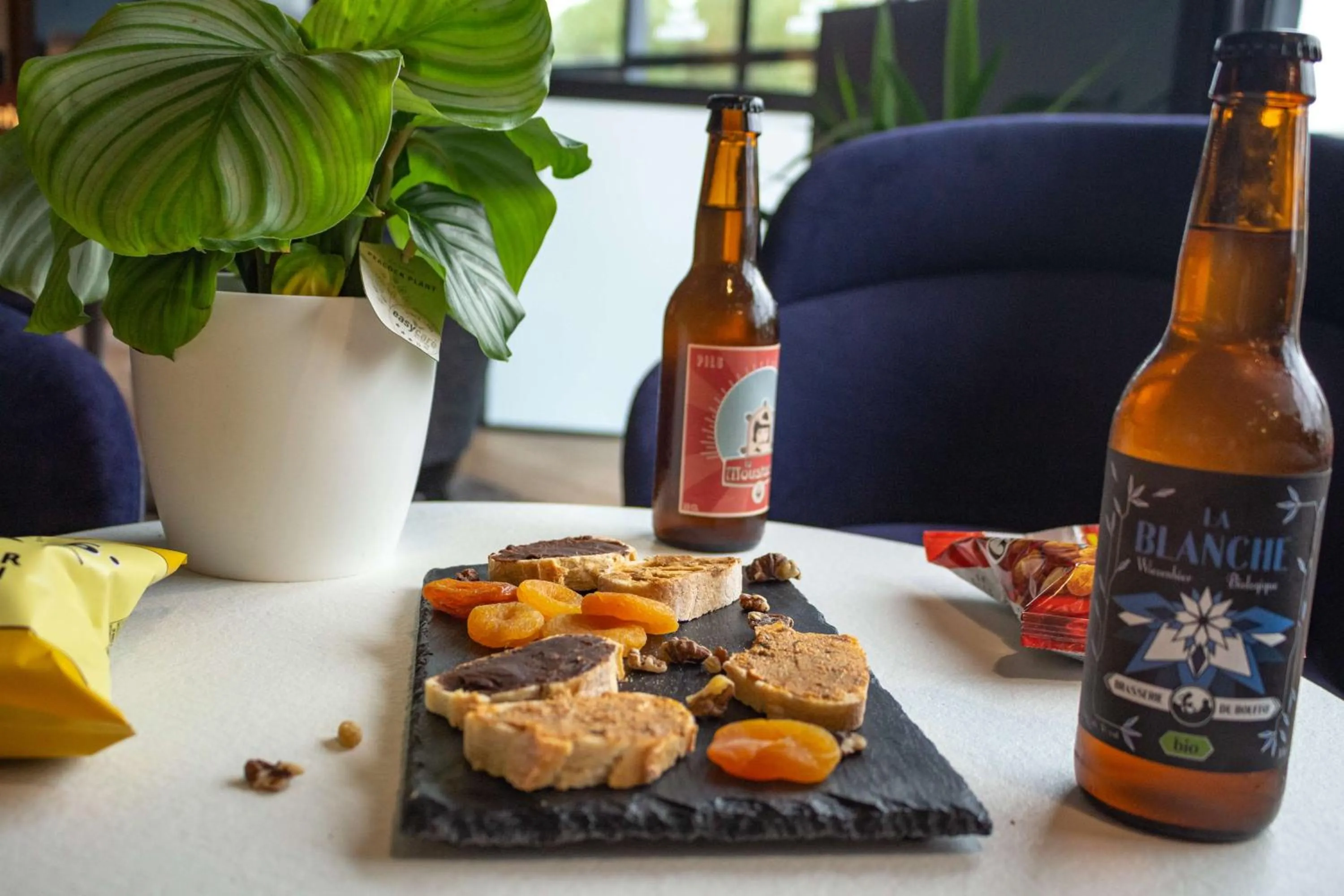 Lounge or bar in Best Western Hotel Atlantys Zenith Nantes