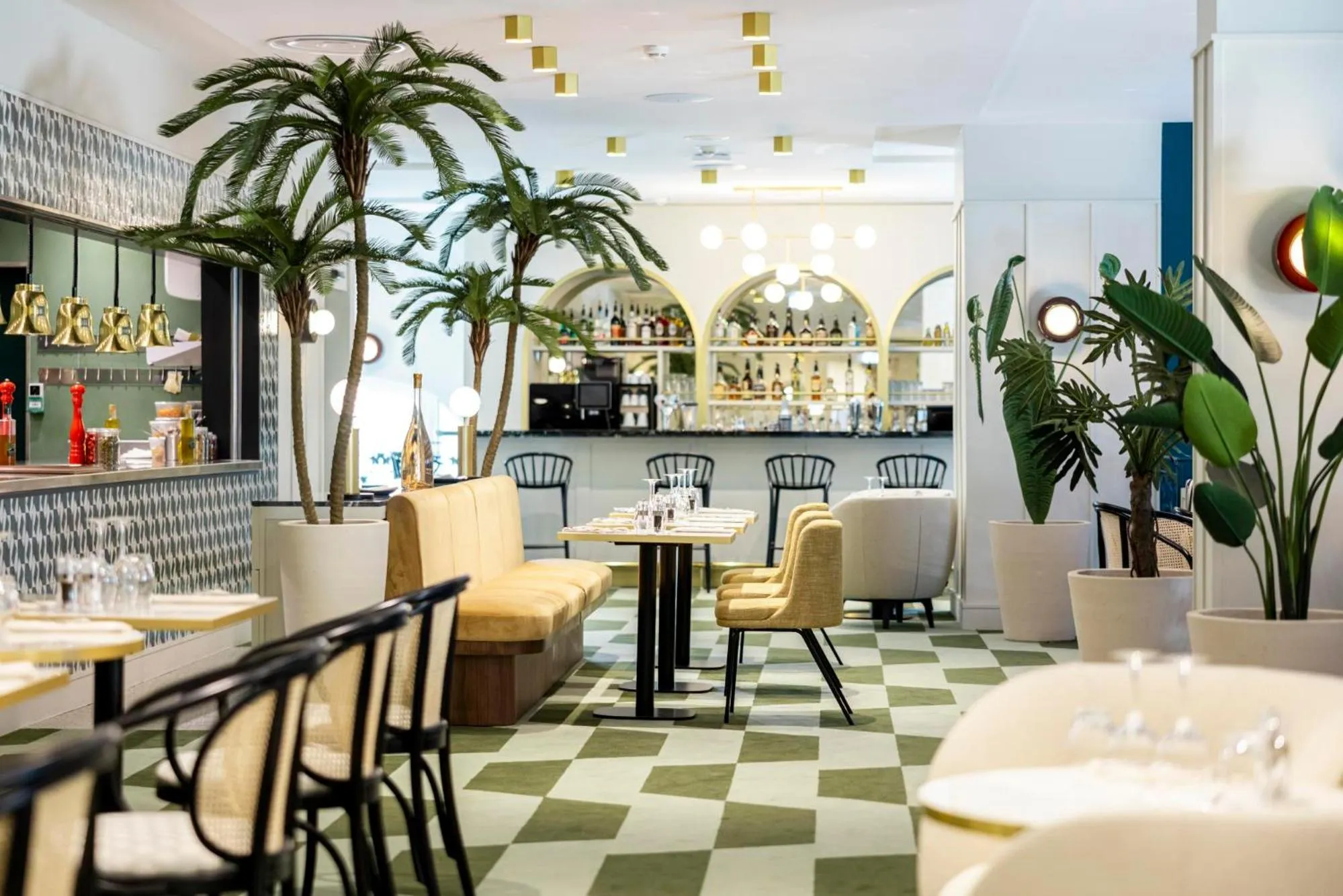 Restaurant/places to eat in Casino Hôtel des Palmiers